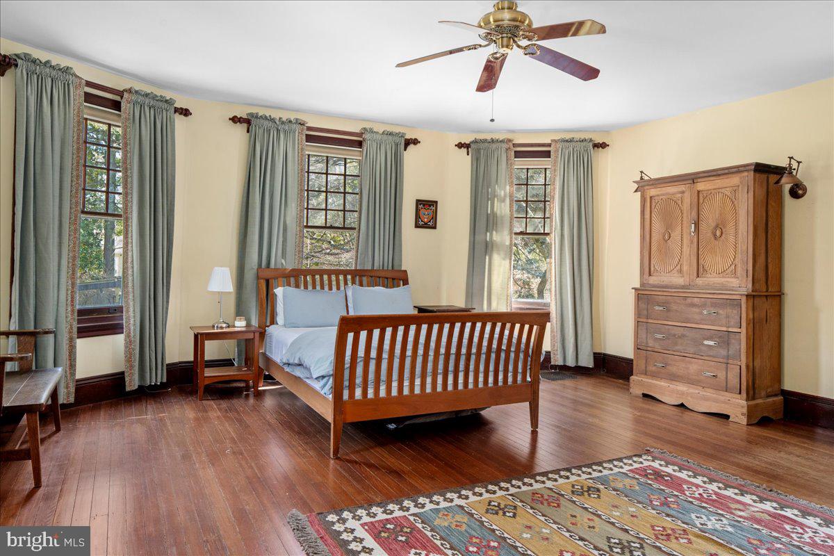 CHESTNUT HILL - Residential
