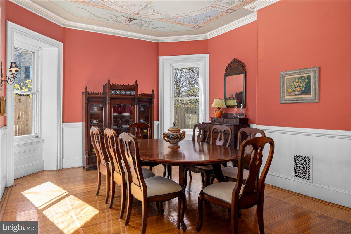 CHESTNUT HILL - Residential