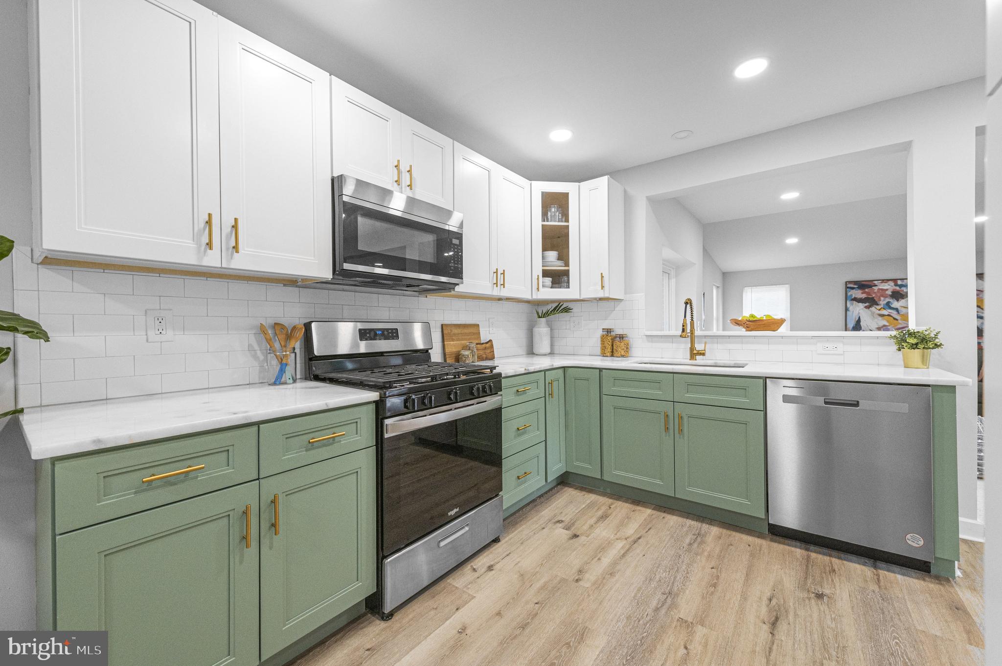 MEADOW BROOK - Residential