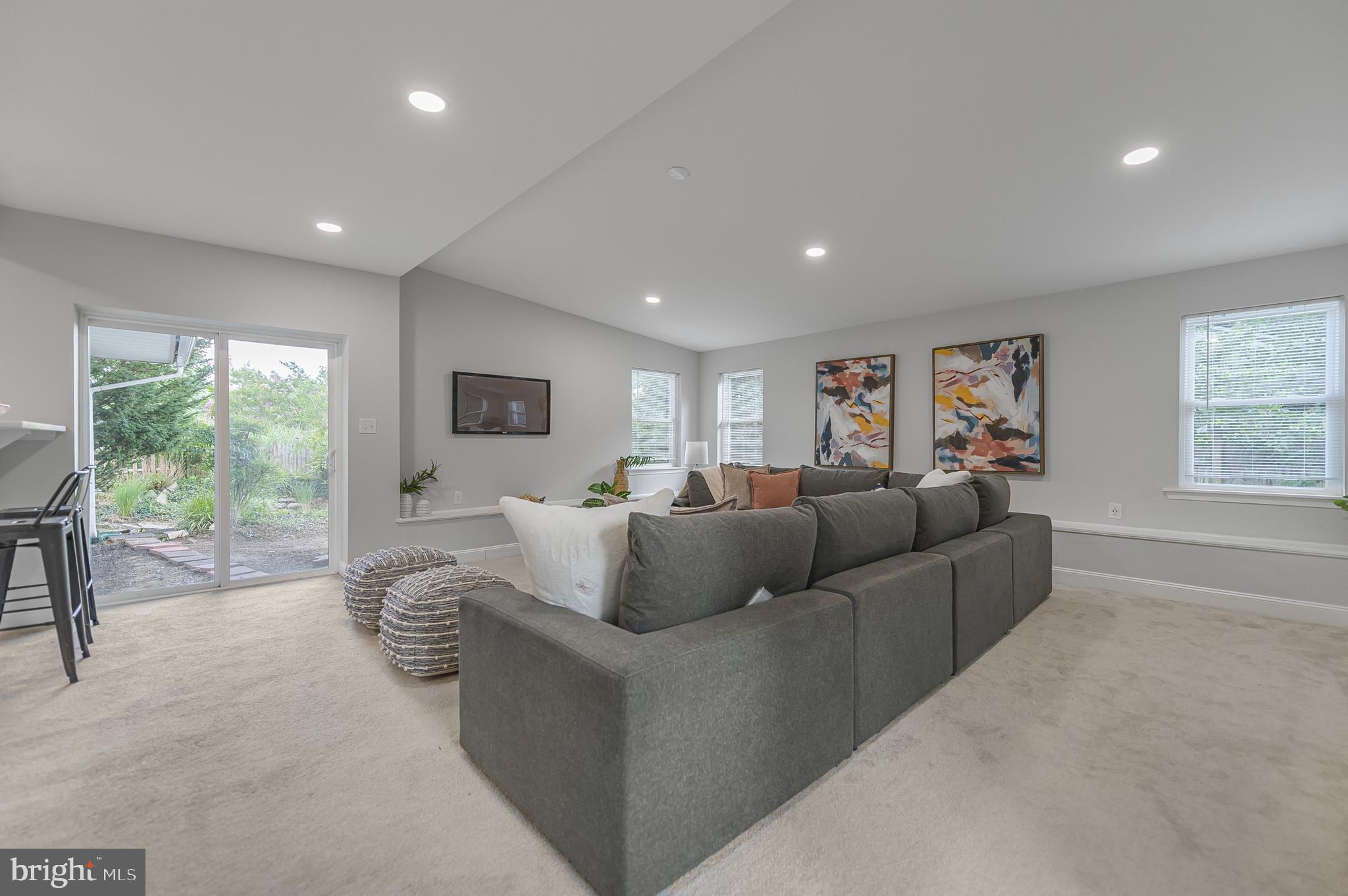 MEADOW BROOK - Residential