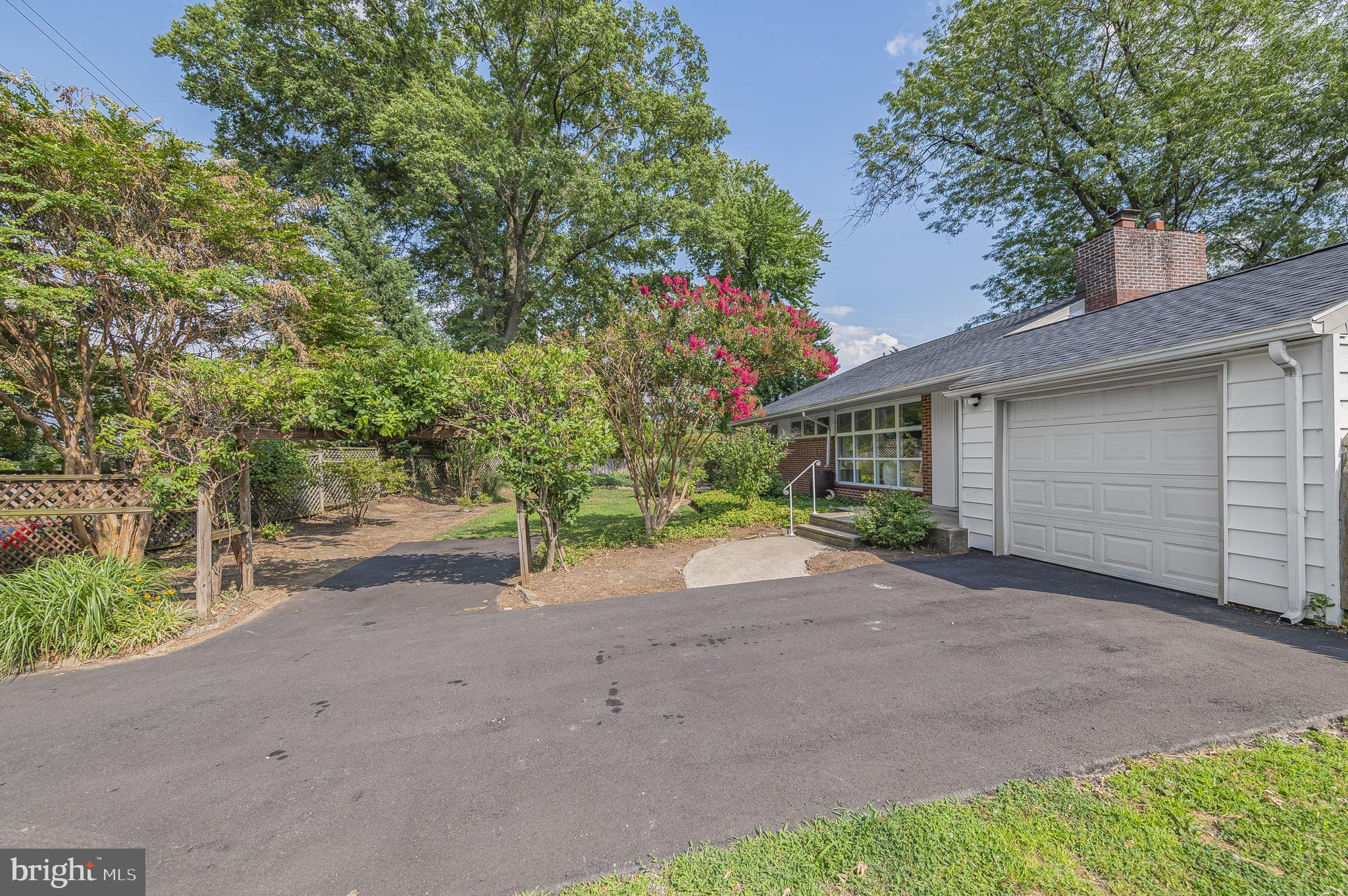 MEADOW BROOK - Residential