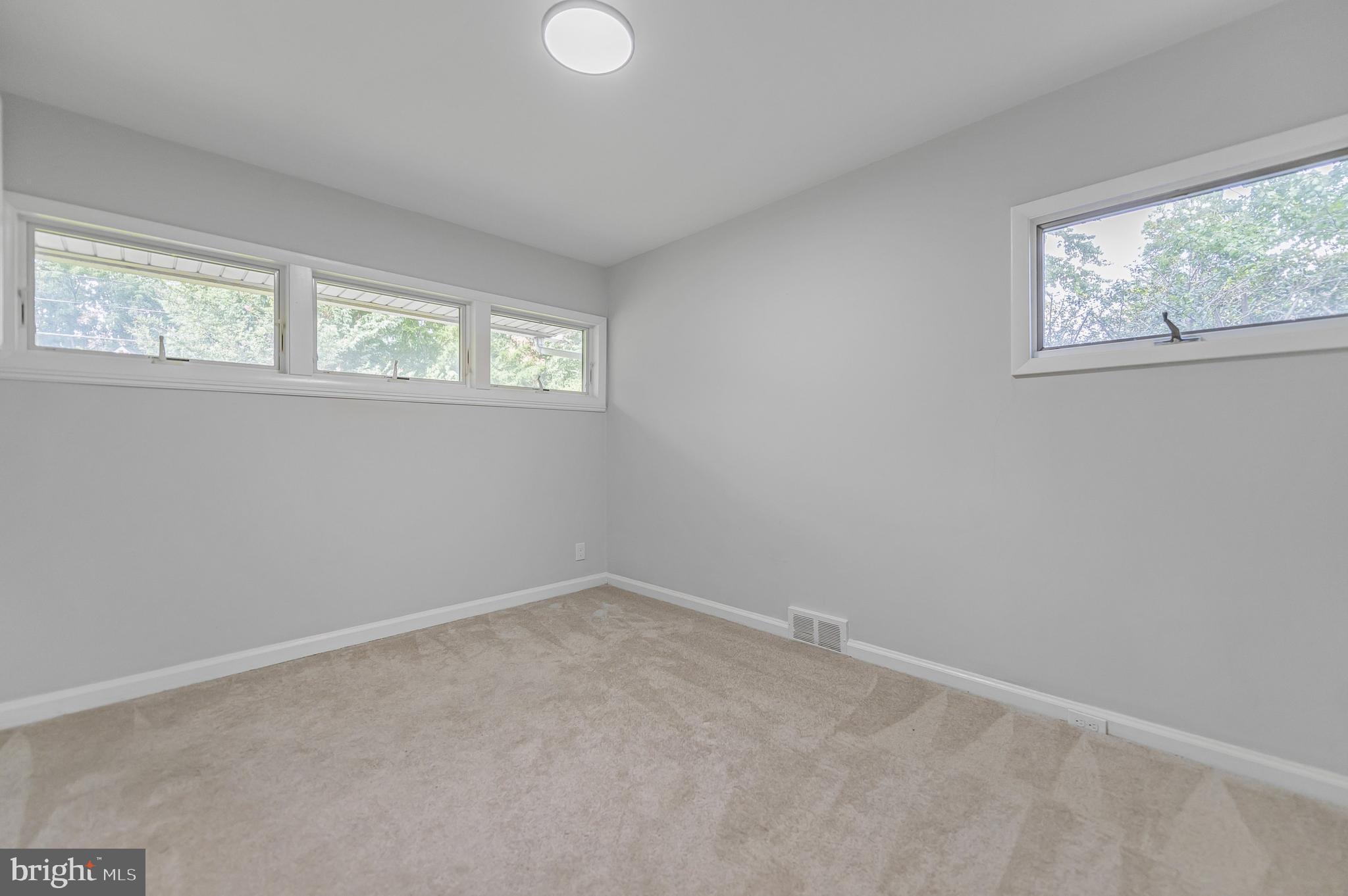 MEADOW BROOK - Residential
