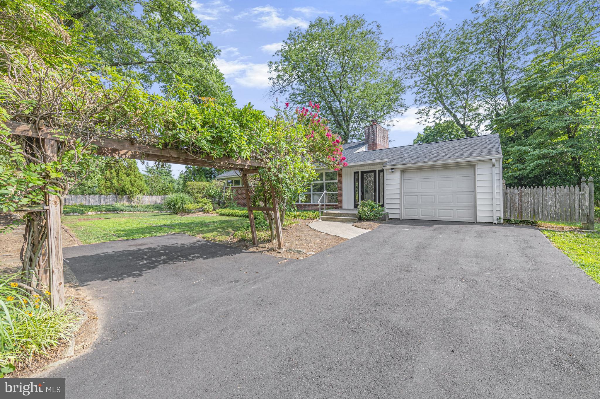MEADOW BROOK - Residential