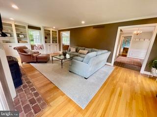 FOX CHAPEL - Residential