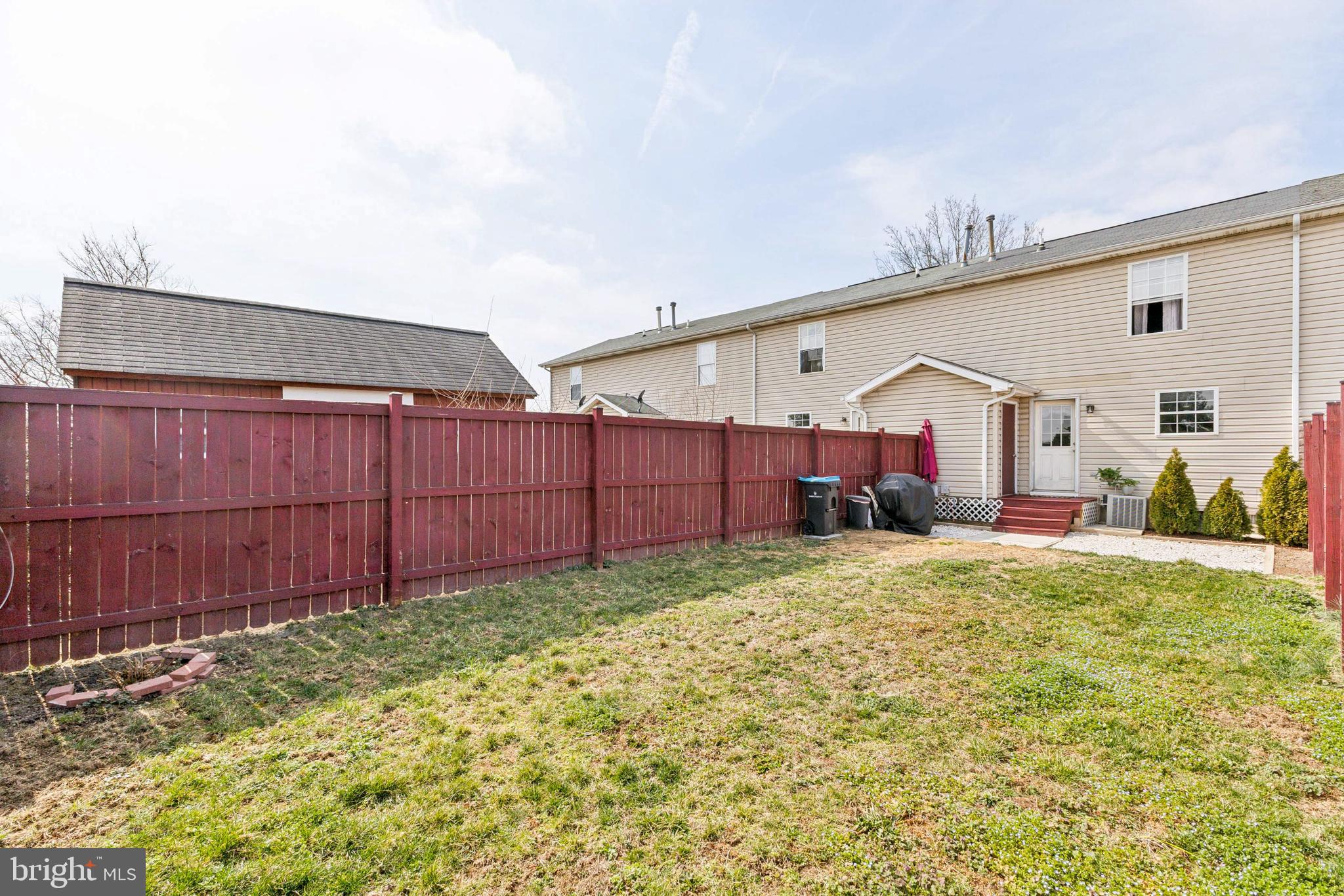 HUNTINGTON MEADOWS - Residential Lease