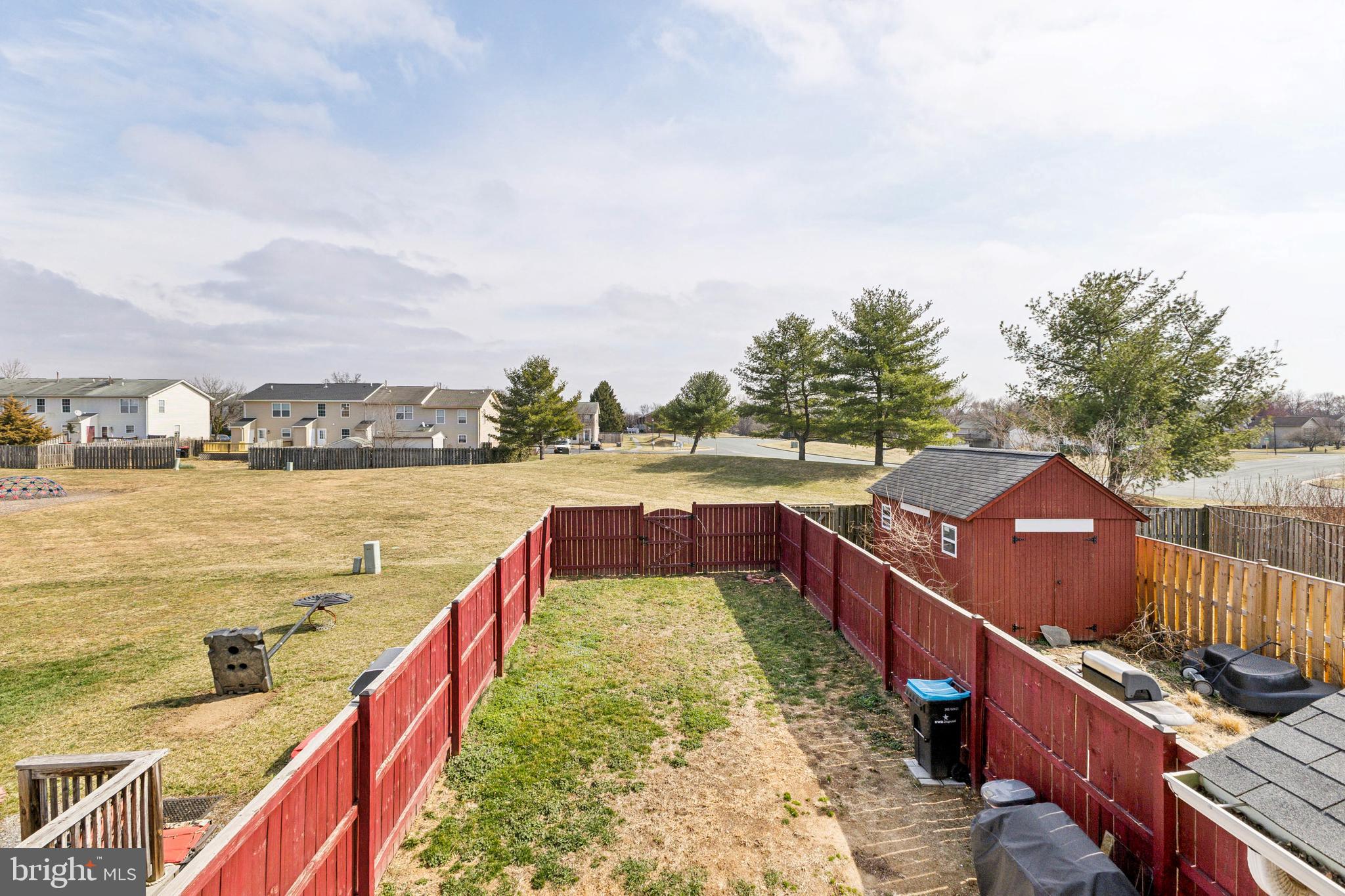 HUNTINGTON MEADOWS - Residential Lease