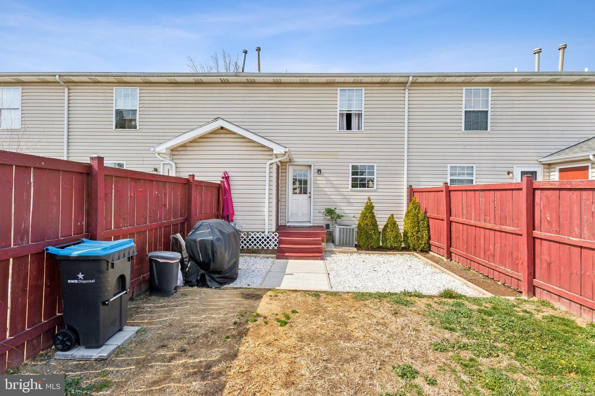 HUNTINGTON MEADOWS - Residential Lease