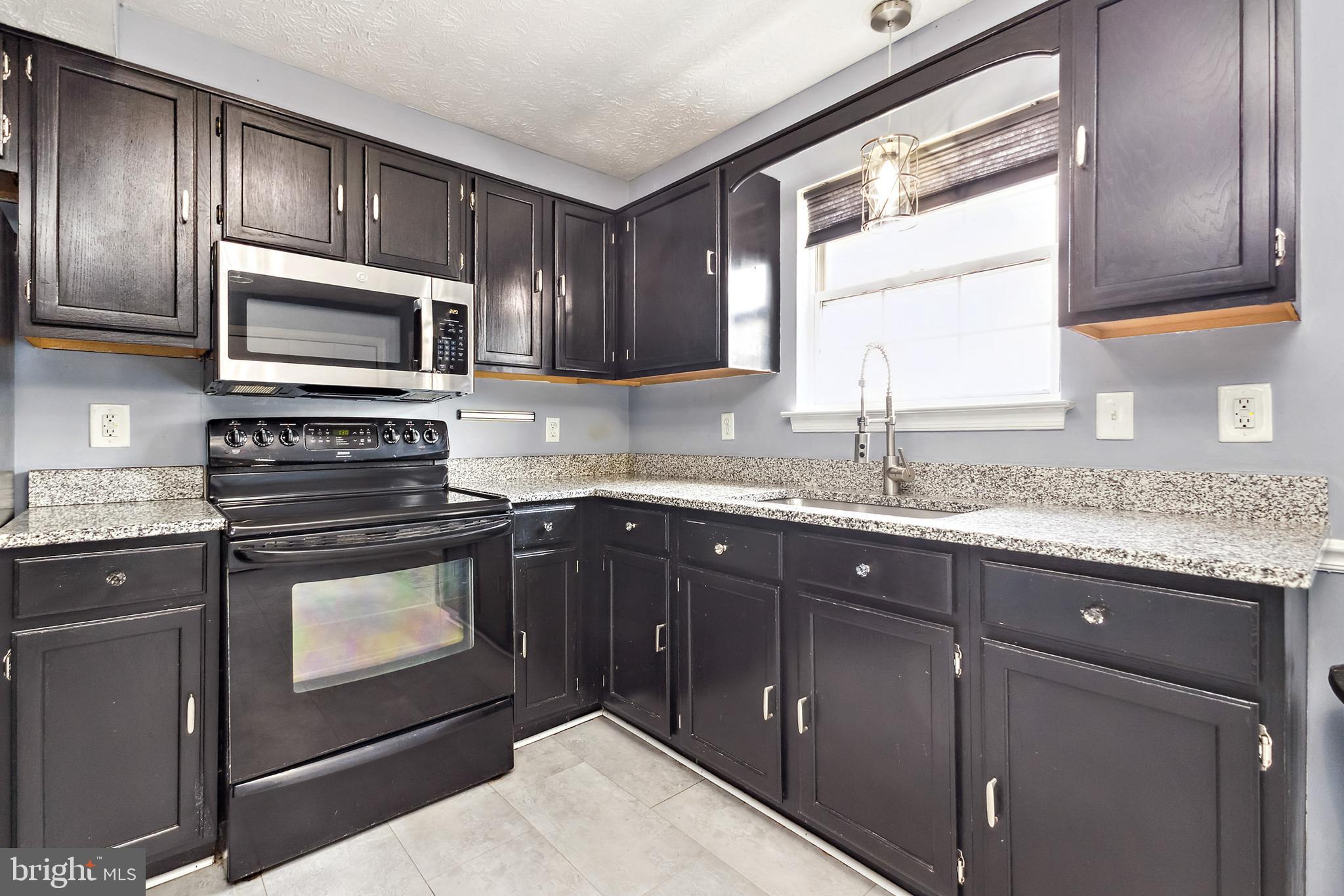 HUNTINGTON MEADOWS - Residential Lease