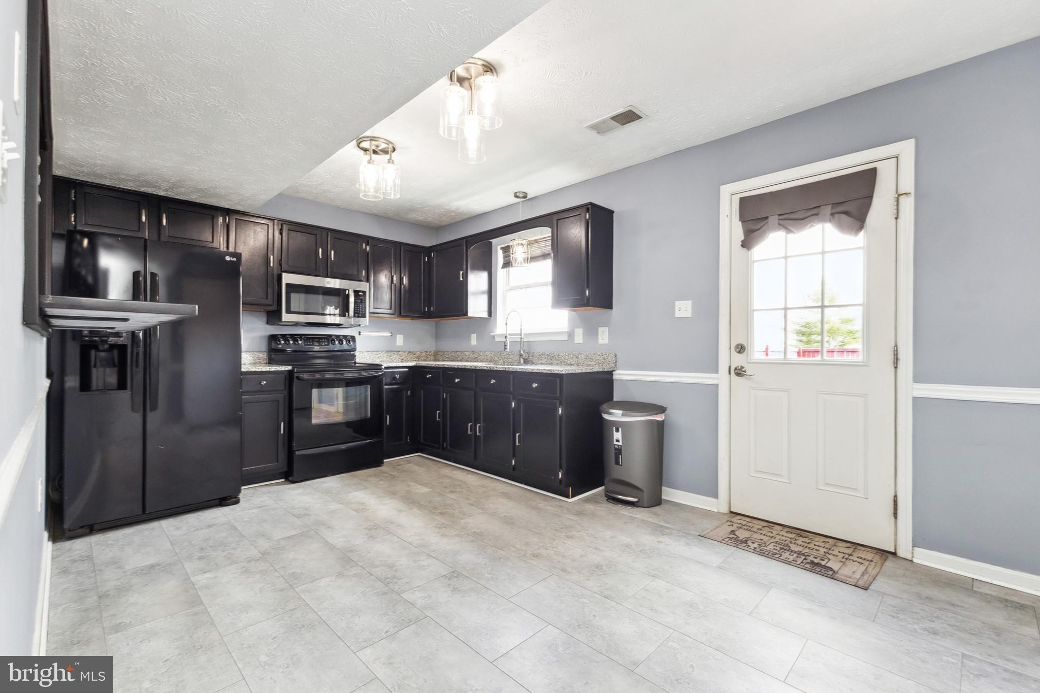 HUNTINGTON MEADOWS - Residential Lease
