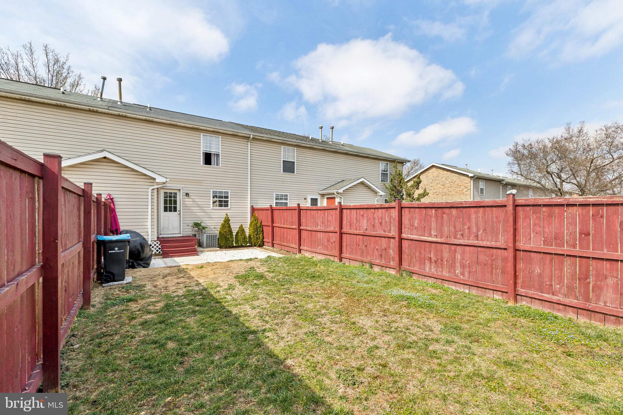 HUNTINGTON MEADOWS - Residential Lease