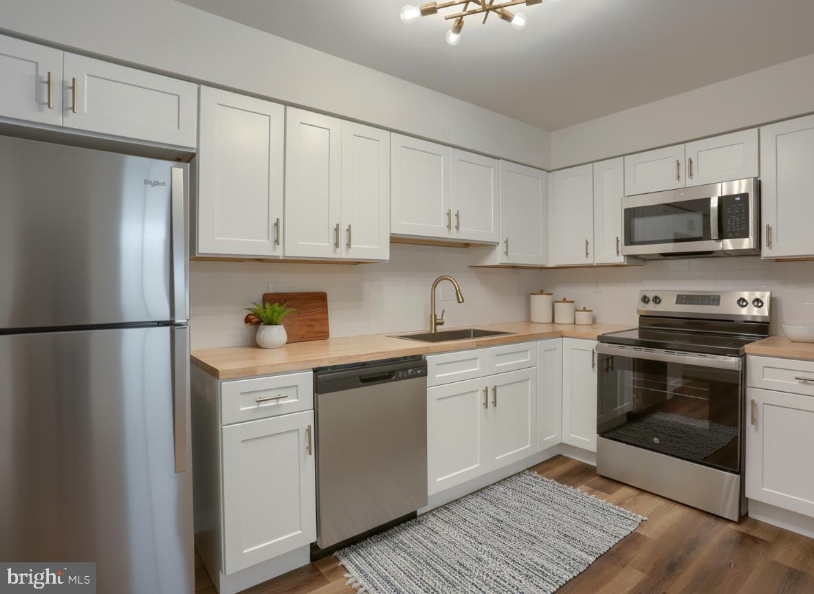 FARM HOMES W GROVE - Residential