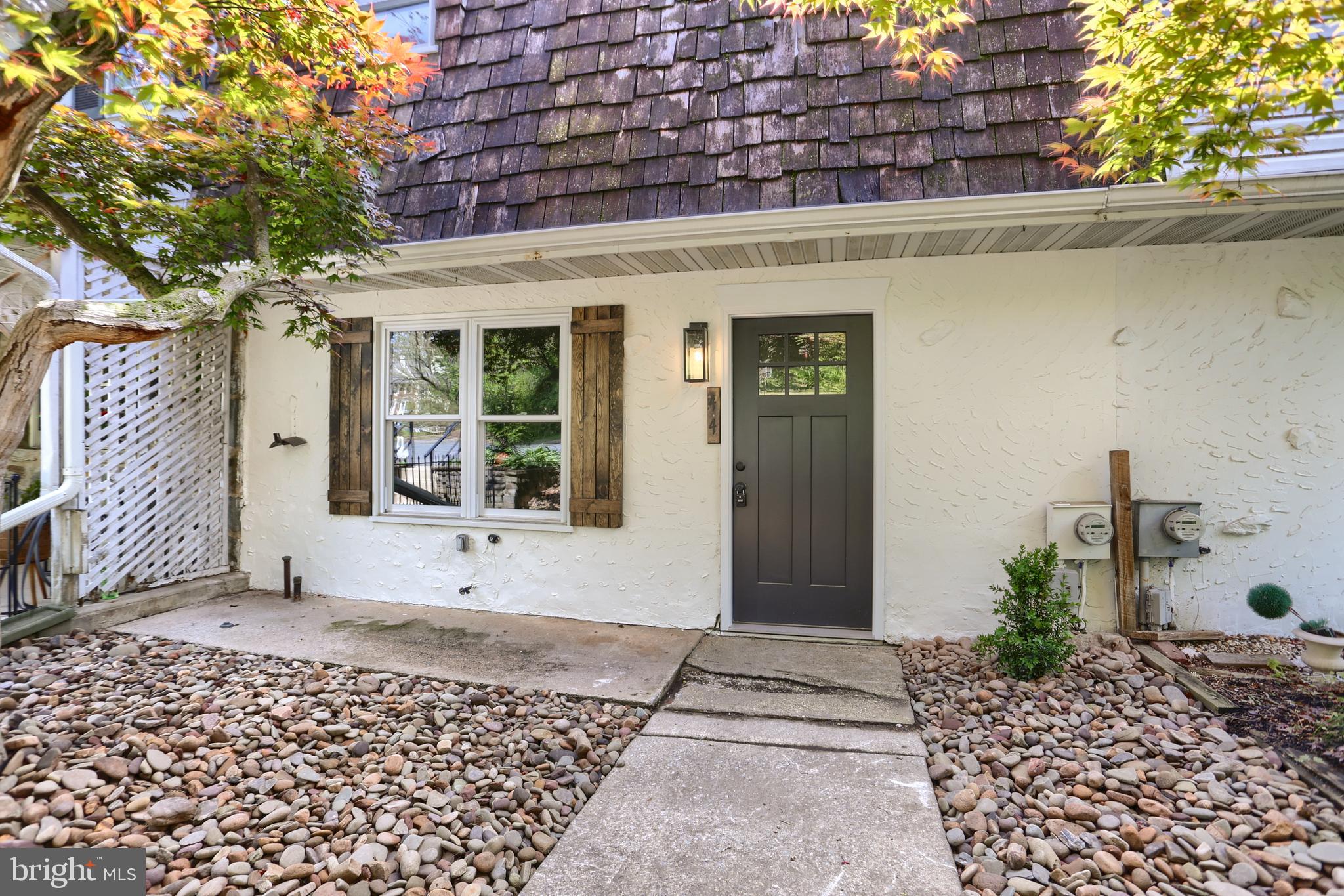 FARM HOMES W GROVE - Residential