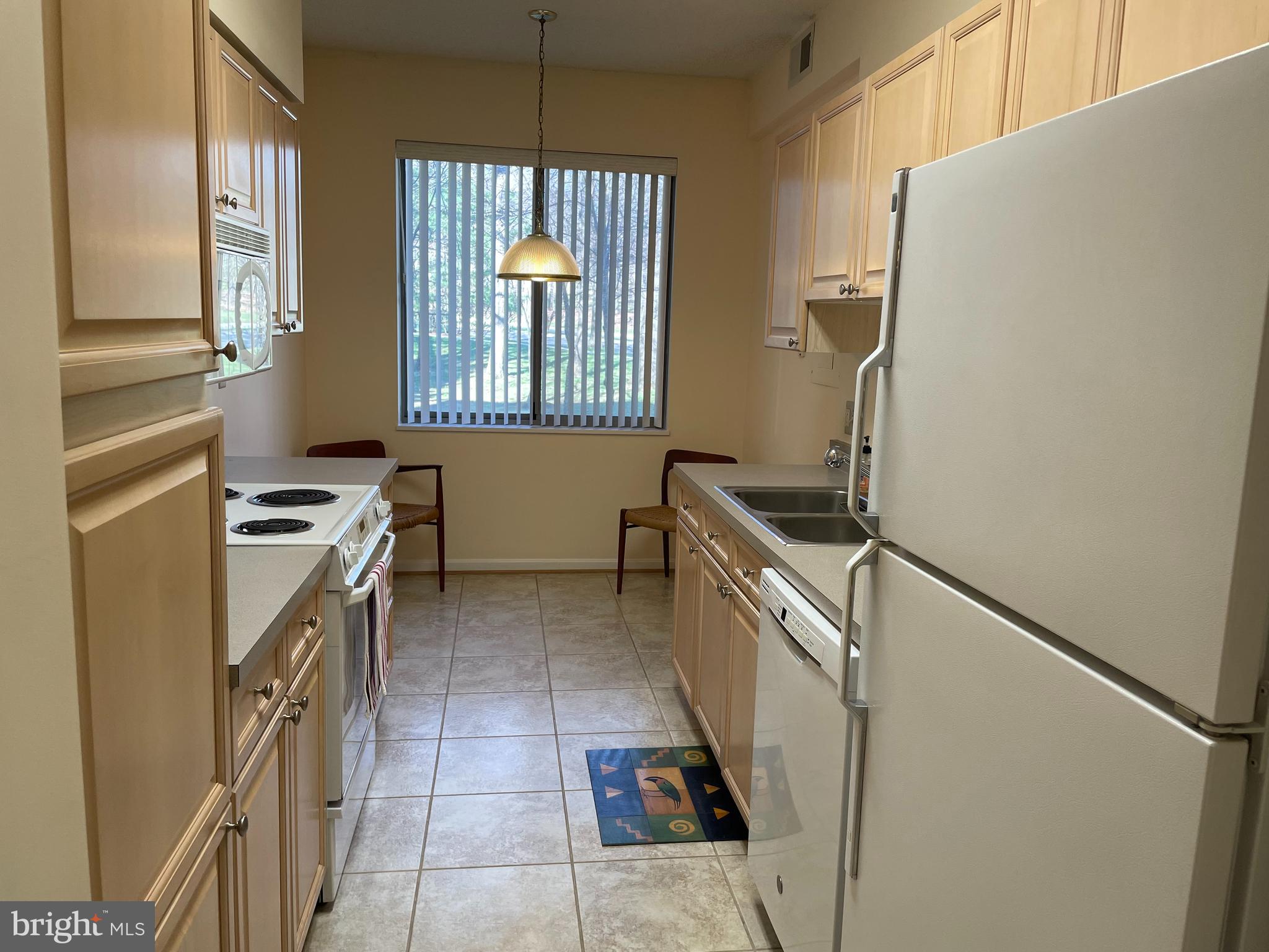 TURNBERRY COURTS AT LEIS - Residential