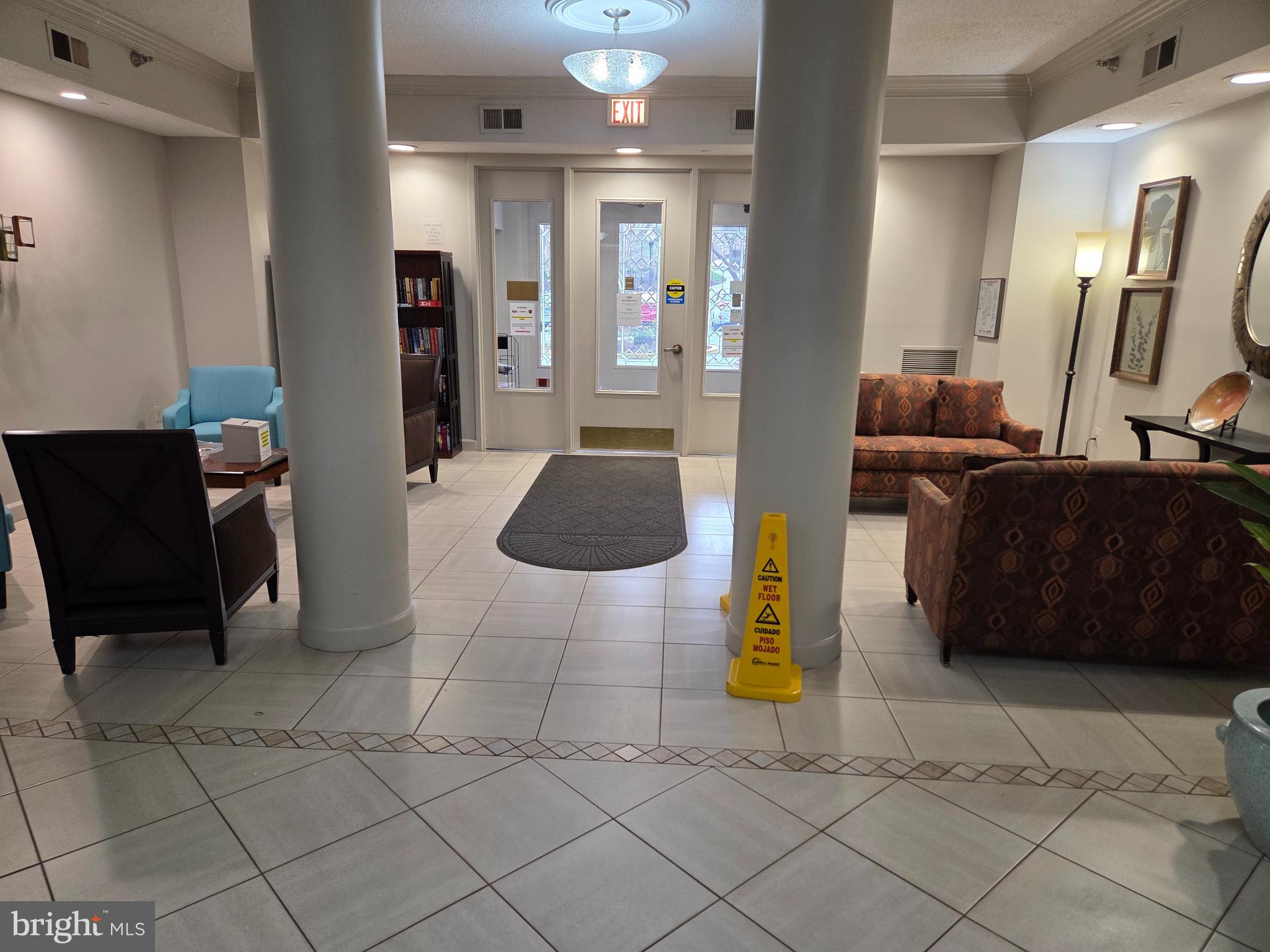 TURNBERRY COURTS AT LEIS - Residential