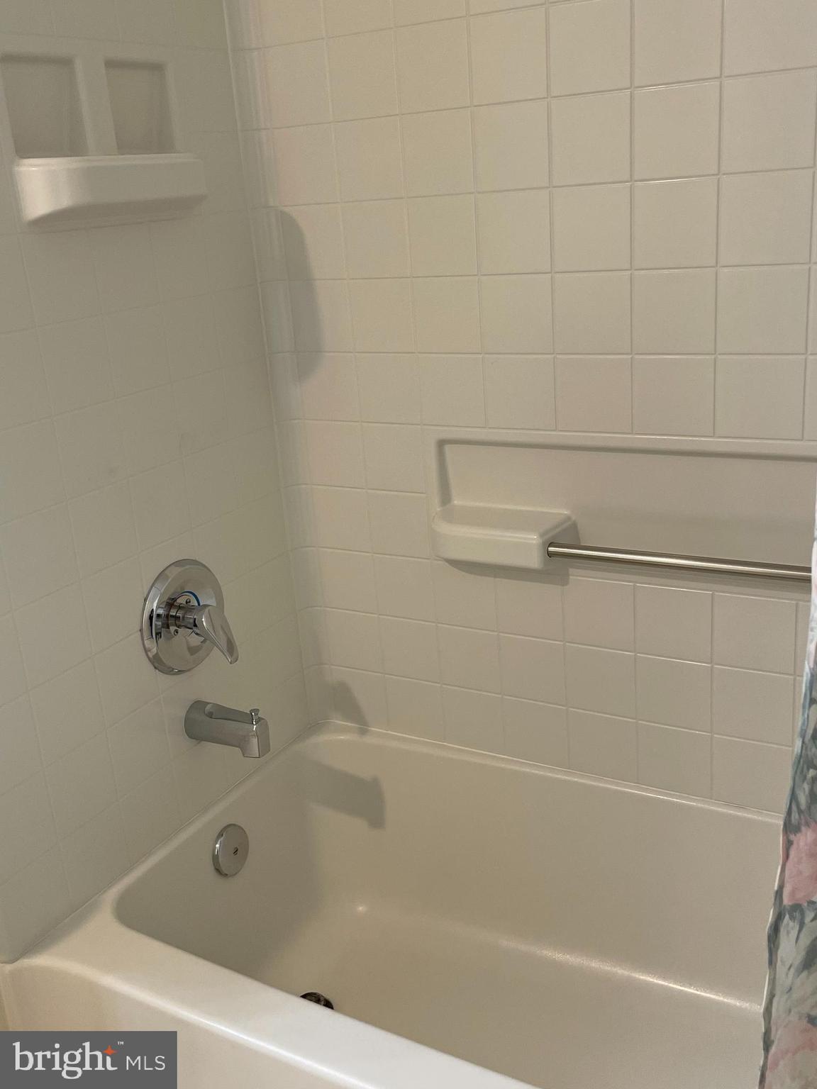 TURNBERRY COURTS AT LEIS - Residential