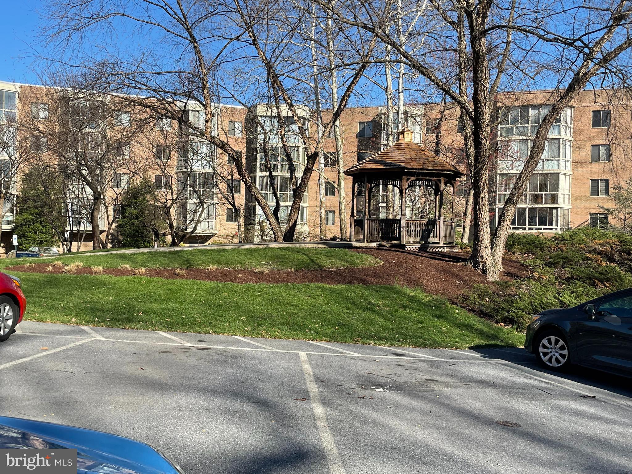 TURNBERRY COURTS AT LEIS - Residential