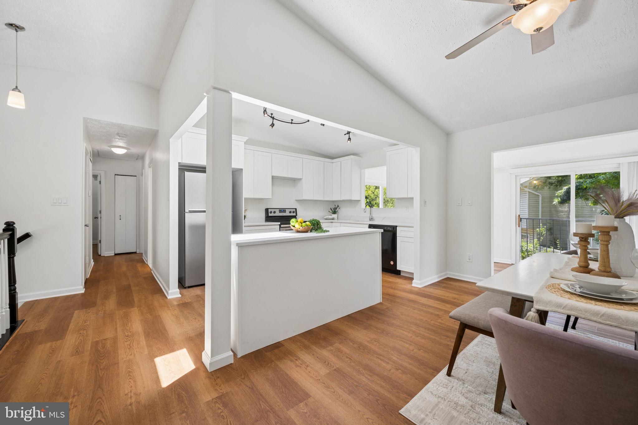 WALNUT LAKE - Residential