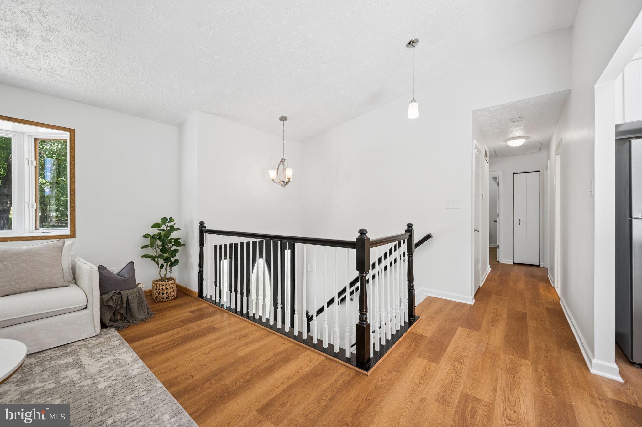 WALNUT LAKE - Residential