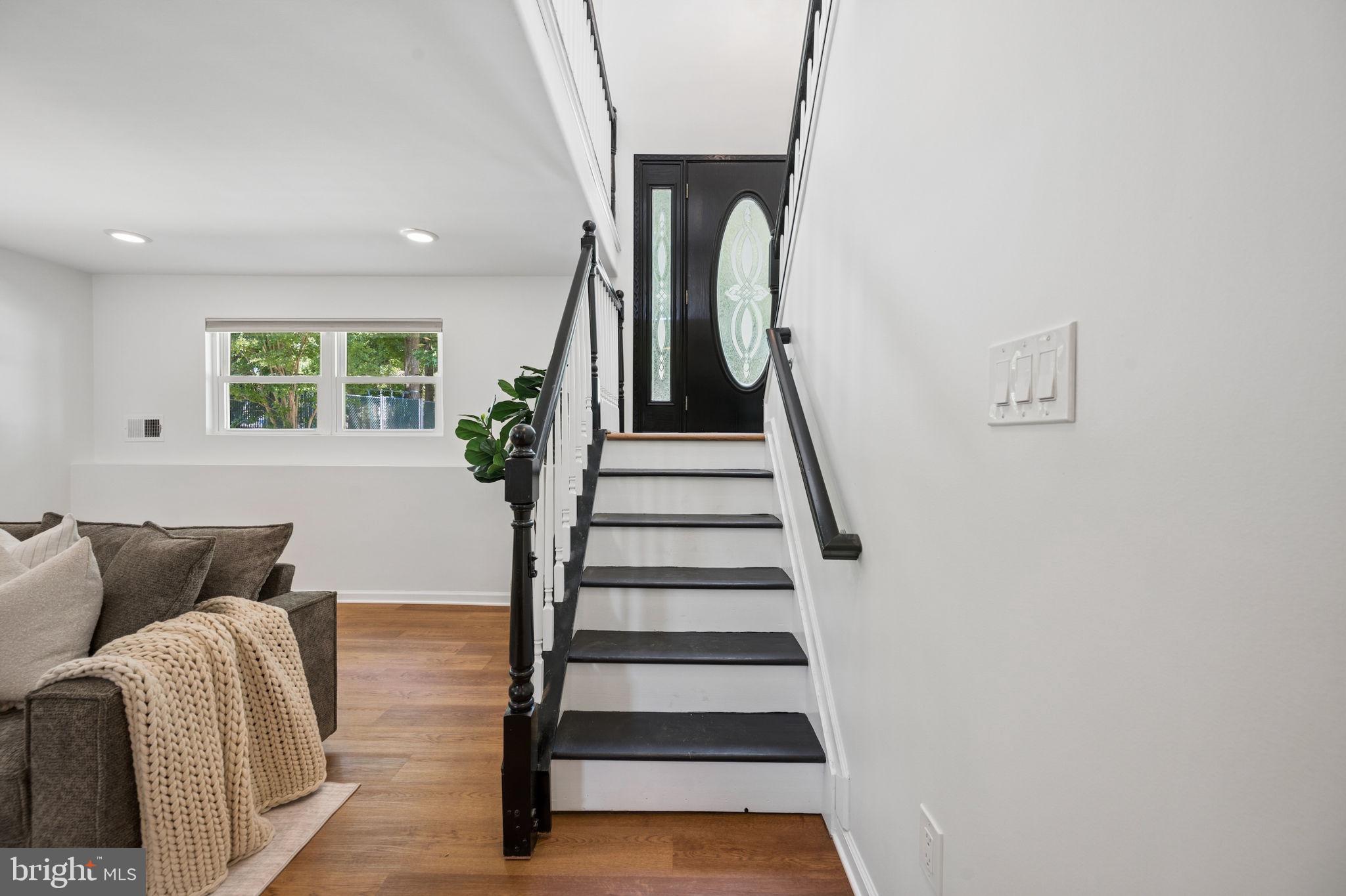 WALNUT LAKE - Residential
