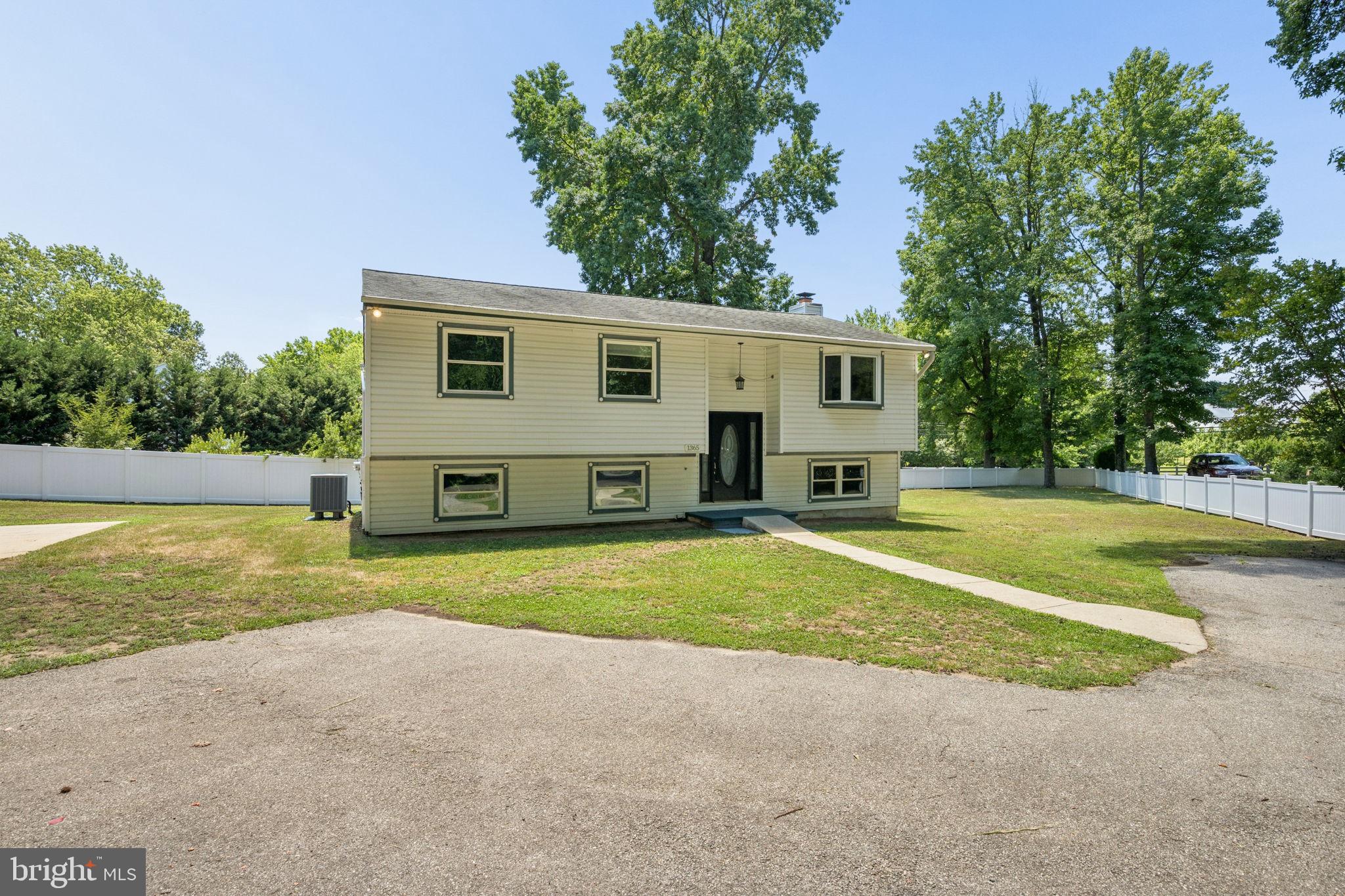 WALNUT LAKE - Residential