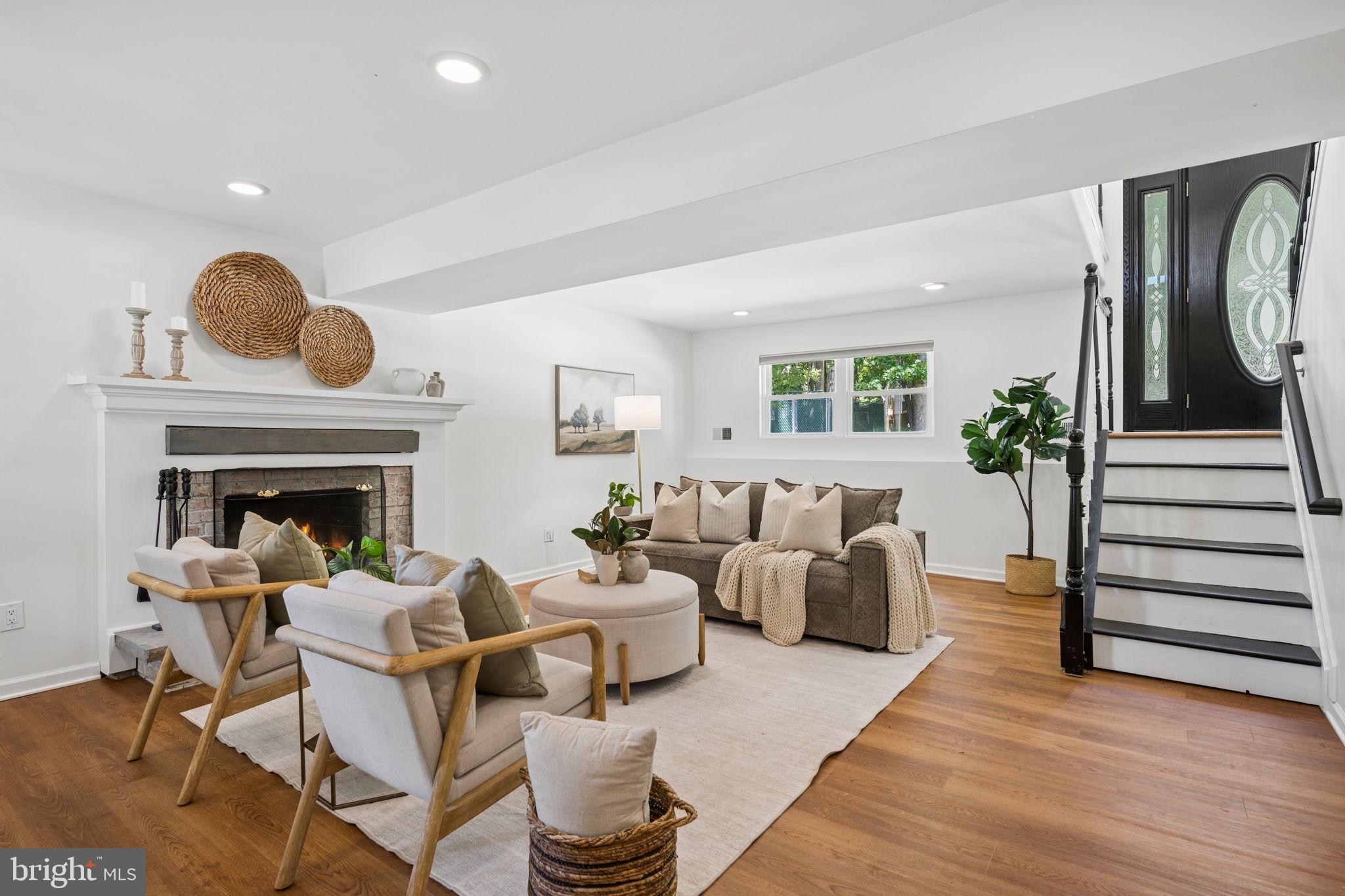 WALNUT LAKE - Residential