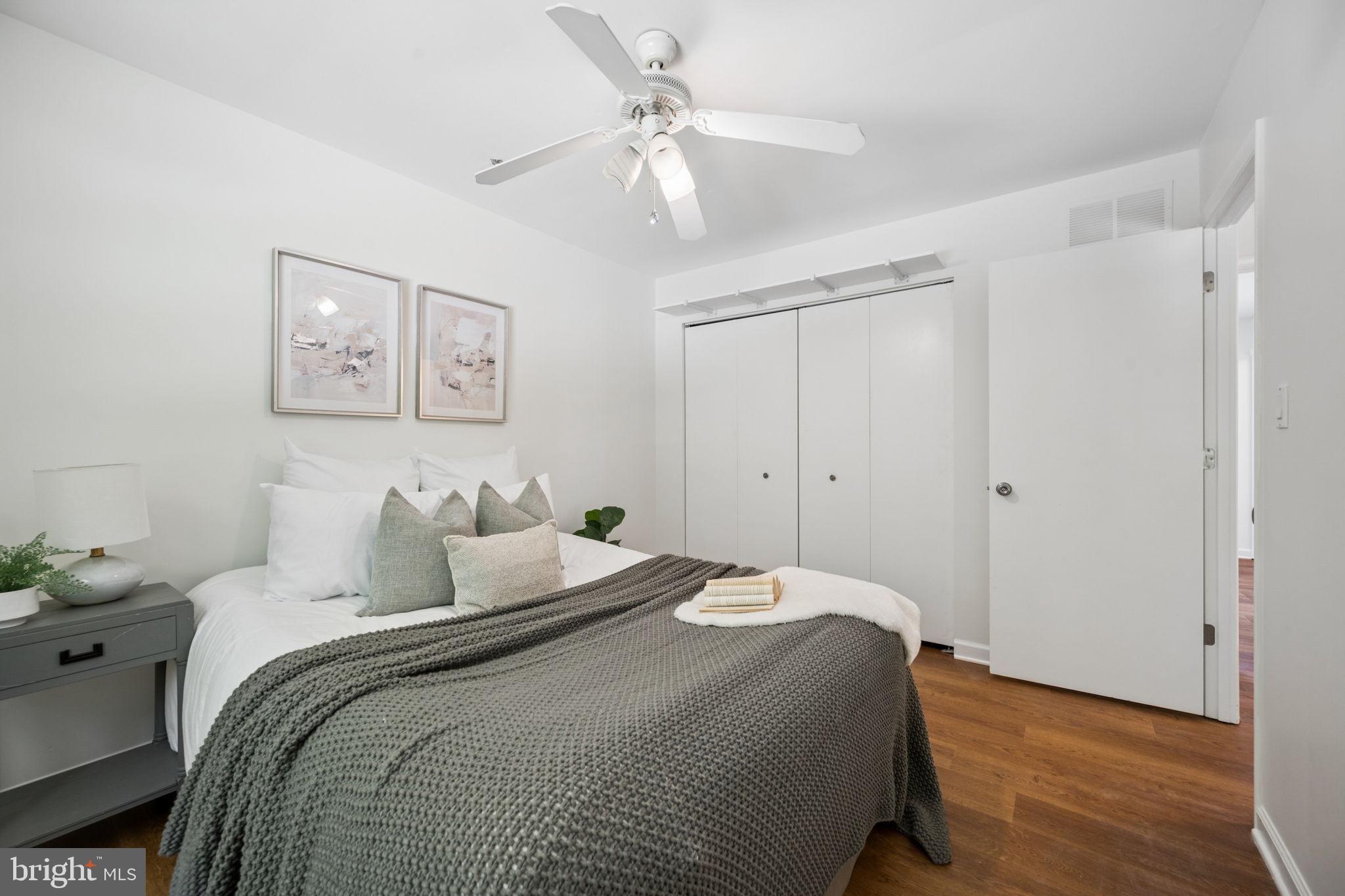 WALNUT LAKE - Residential