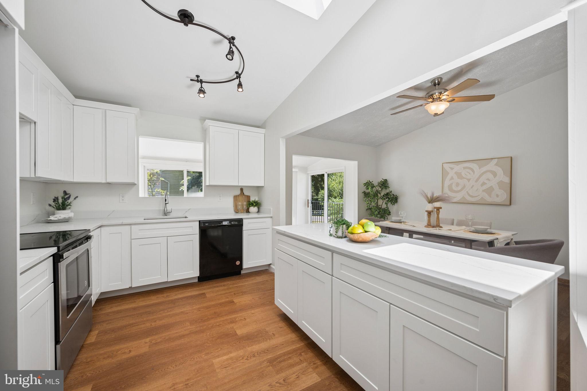 WALNUT LAKE - Residential