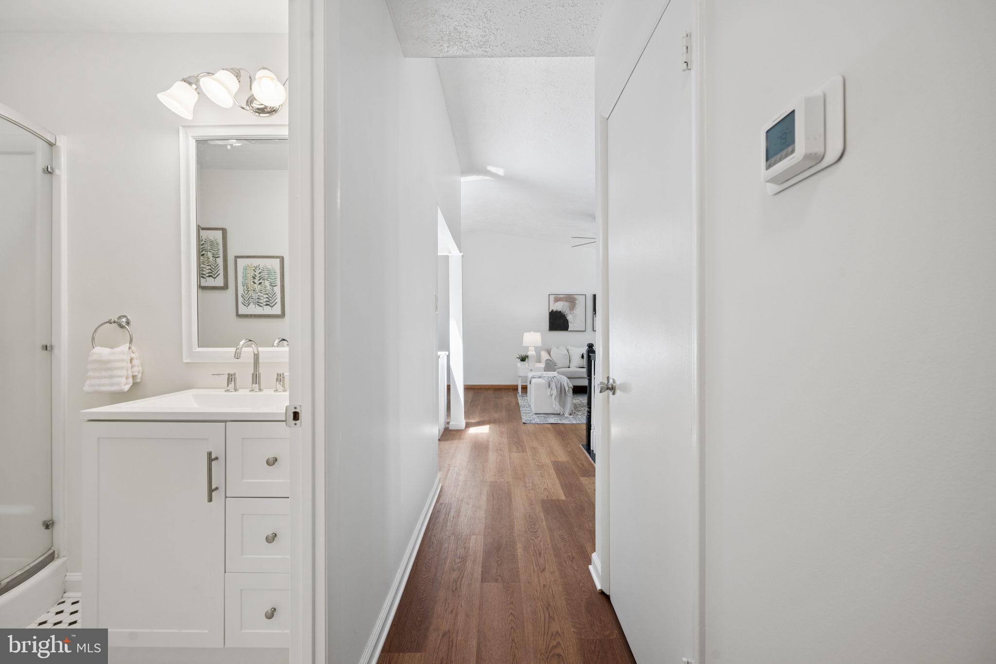 WALNUT LAKE - Residential