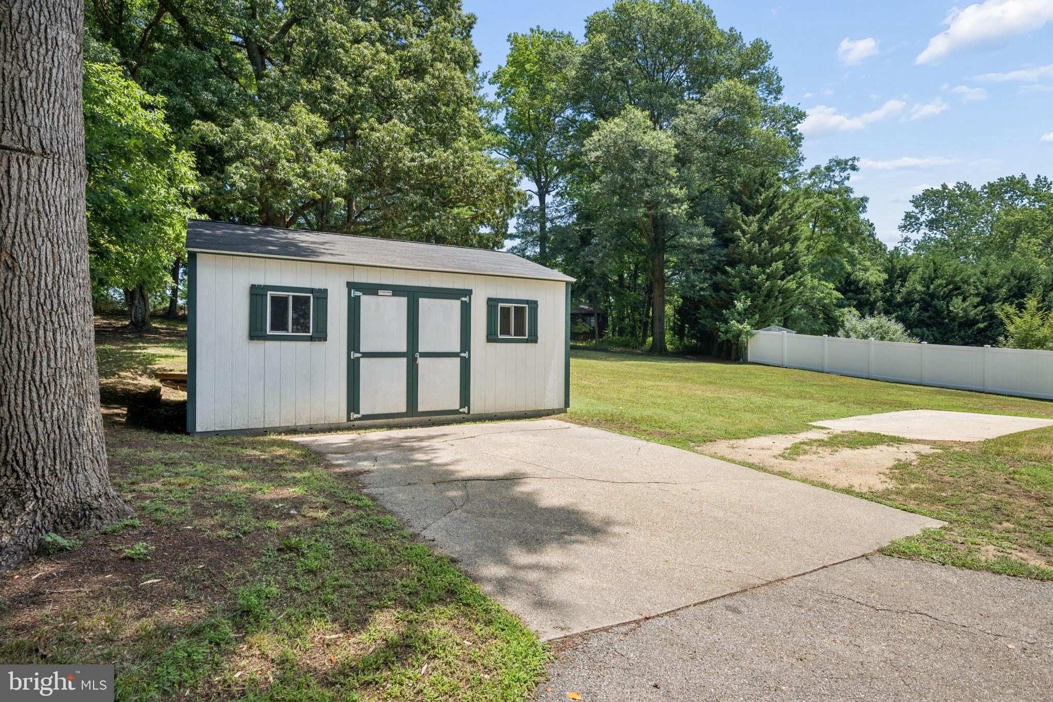 WALNUT LAKE - Residential