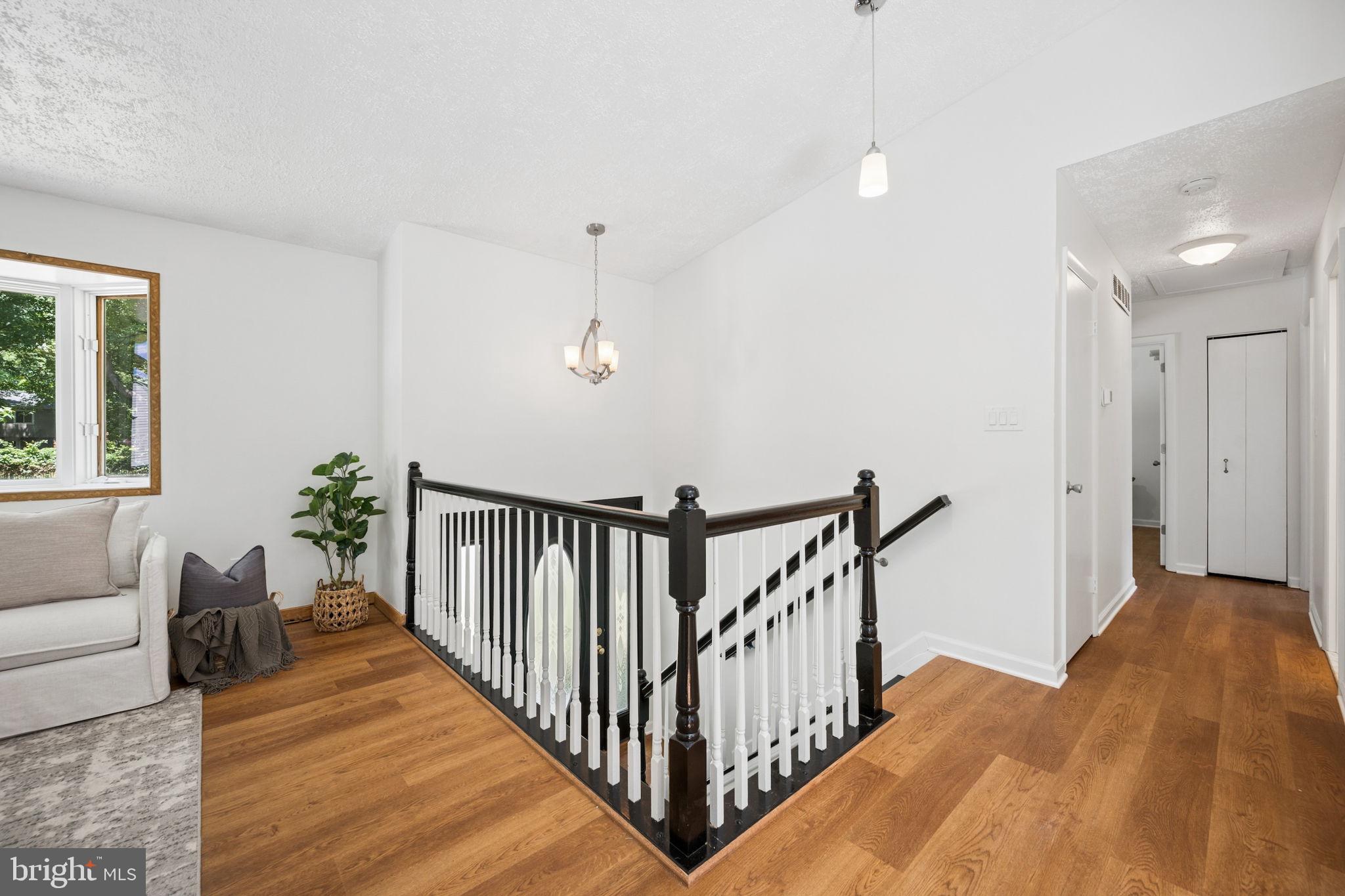 WALNUT LAKE - Residential