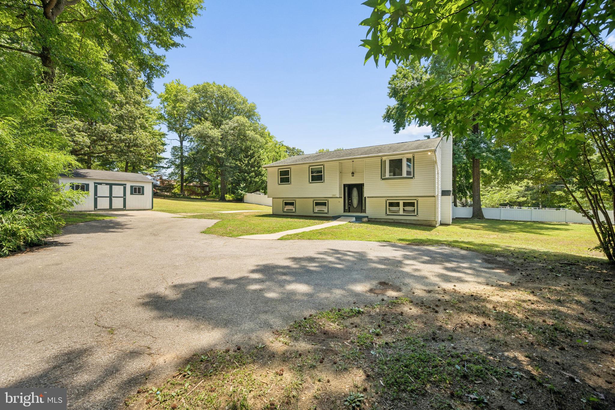 WALNUT LAKE - Residential