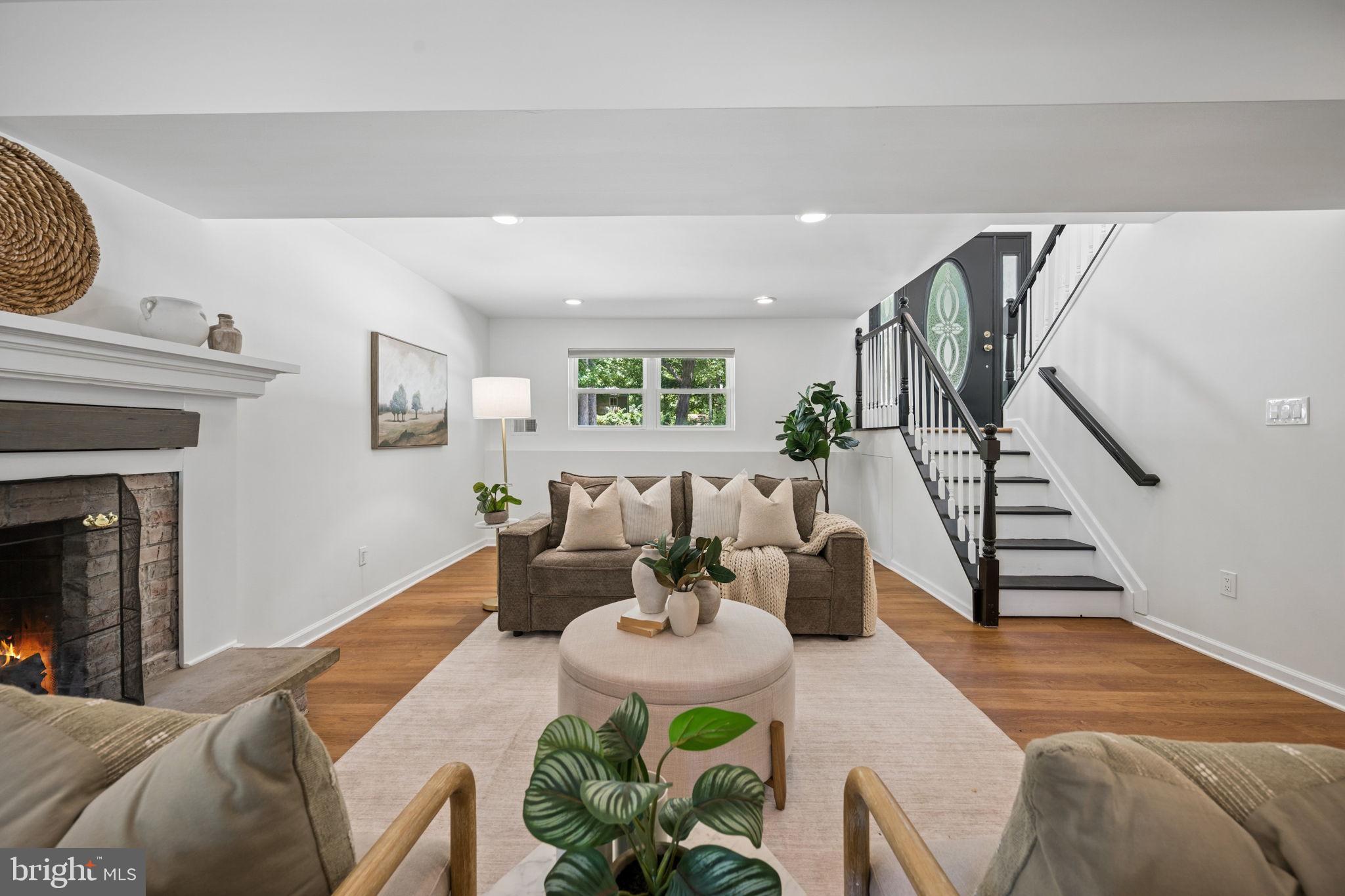 WALNUT LAKE - Residential