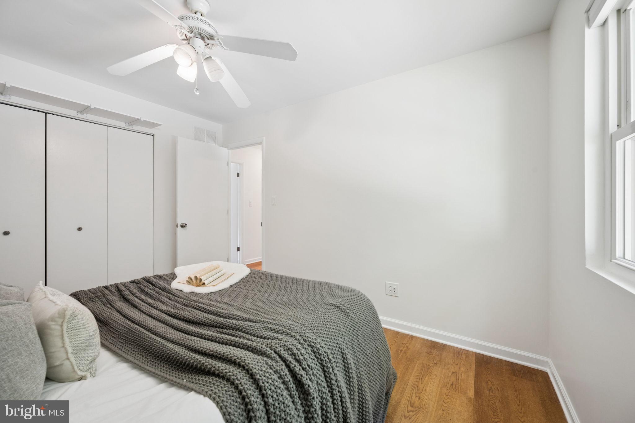 WALNUT LAKE - Residential