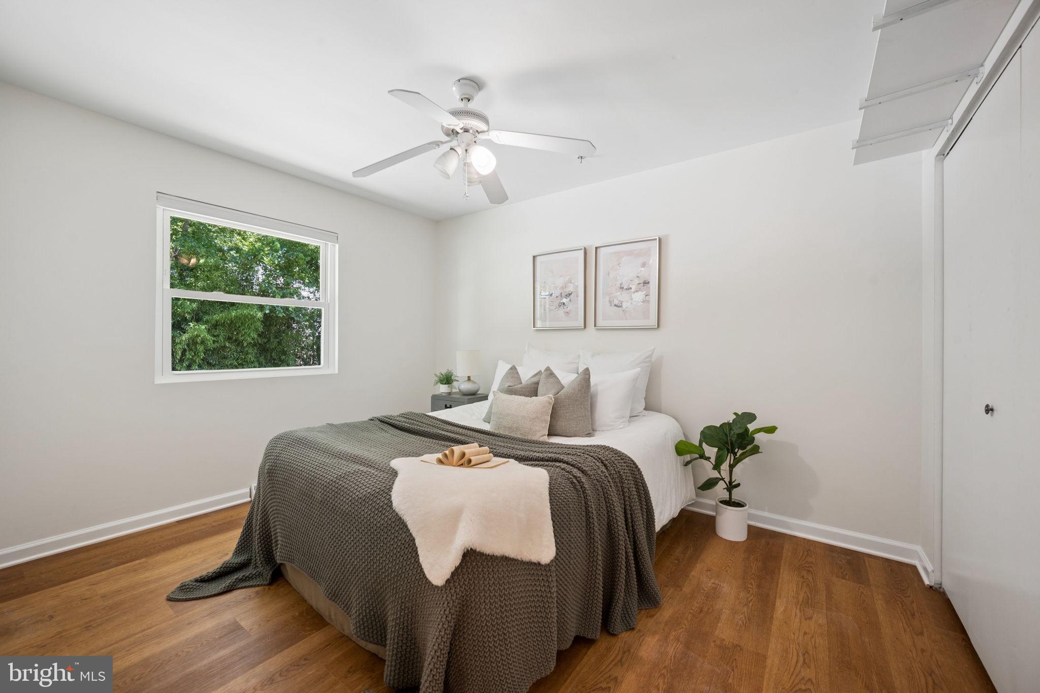 WALNUT LAKE - Residential