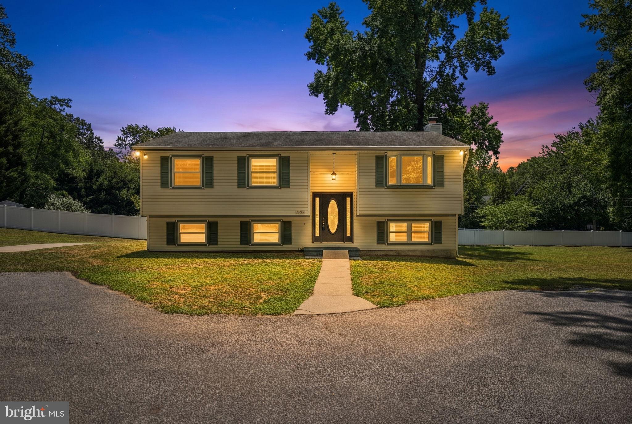 WALNUT LAKE - Residential