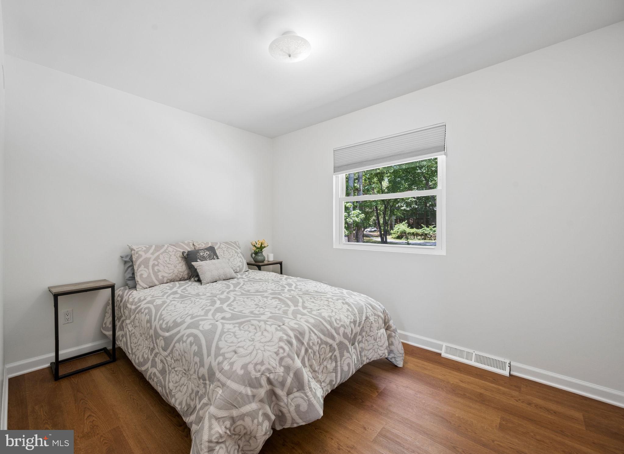 WALNUT LAKE - Residential