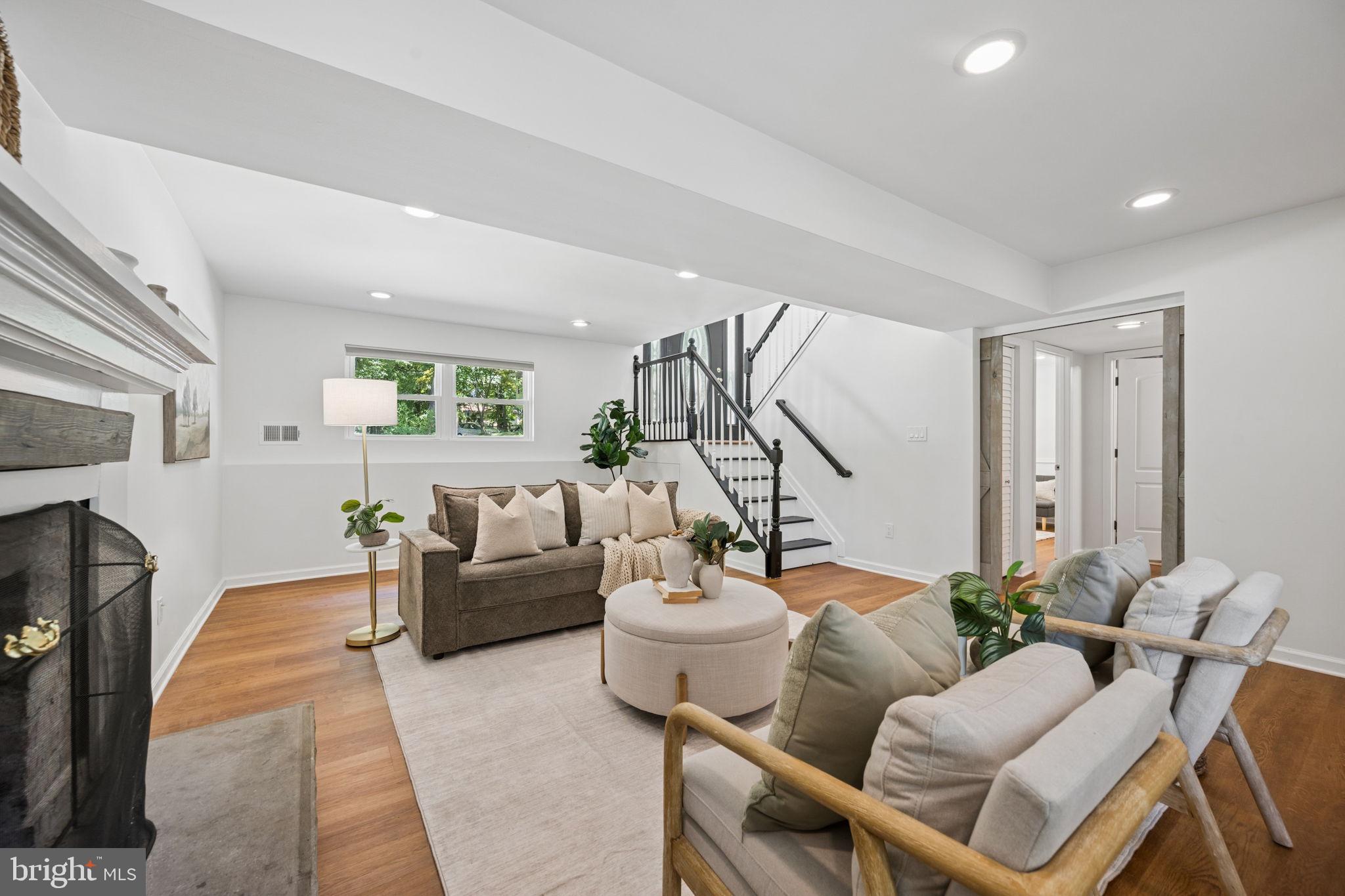 WALNUT LAKE - Residential