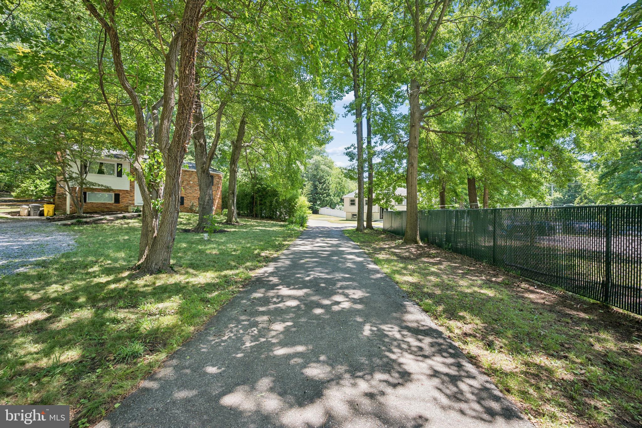 WALNUT LAKE - Residential