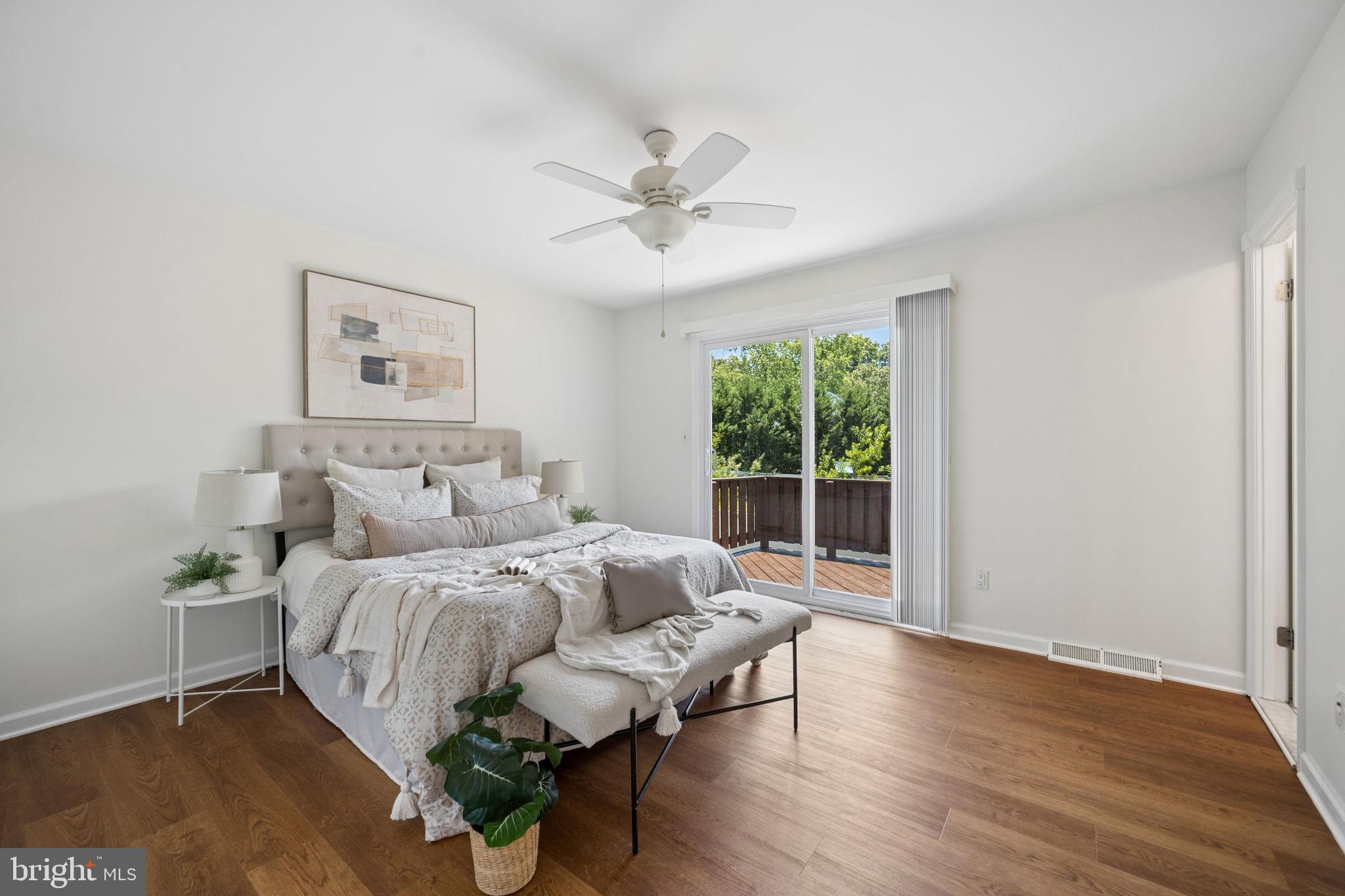 WALNUT LAKE - Residential