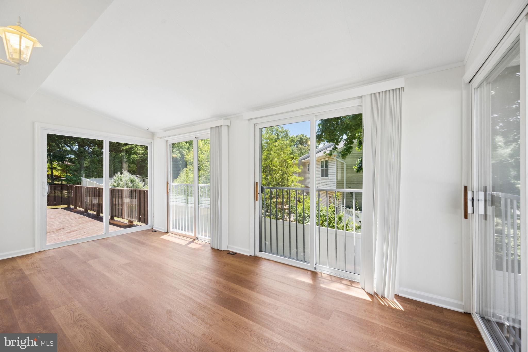 WALNUT LAKE - Residential