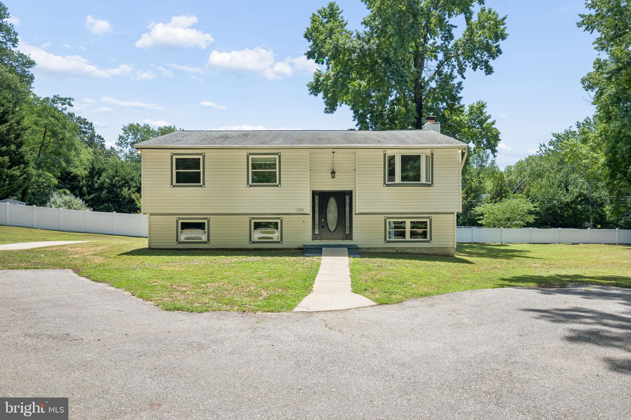 WALNUT LAKE - Residential