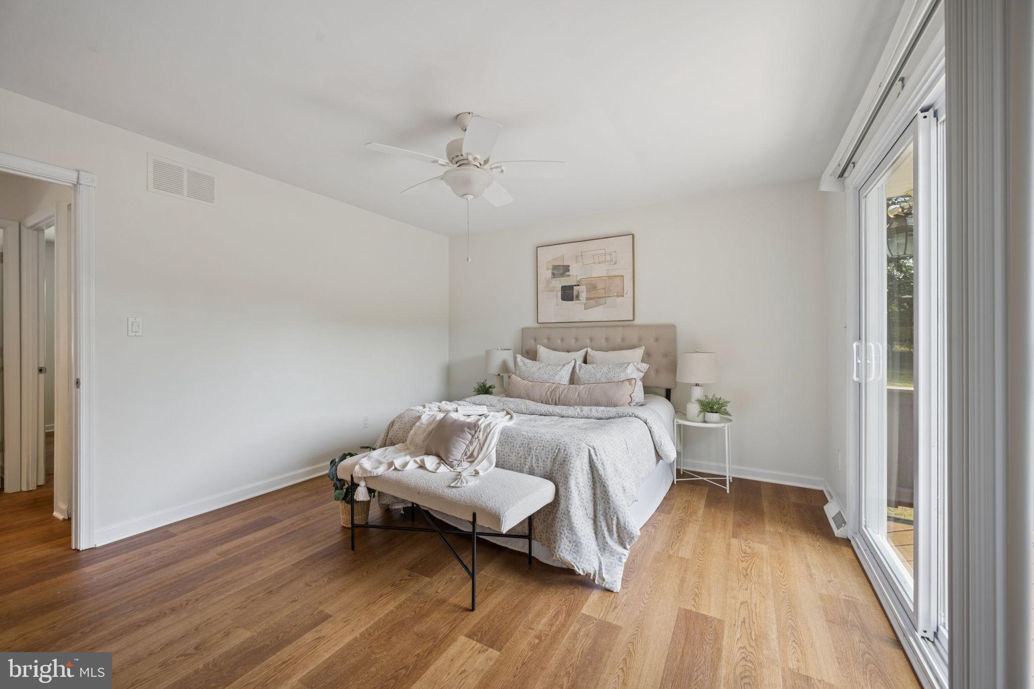 WALNUT LAKE - Residential
