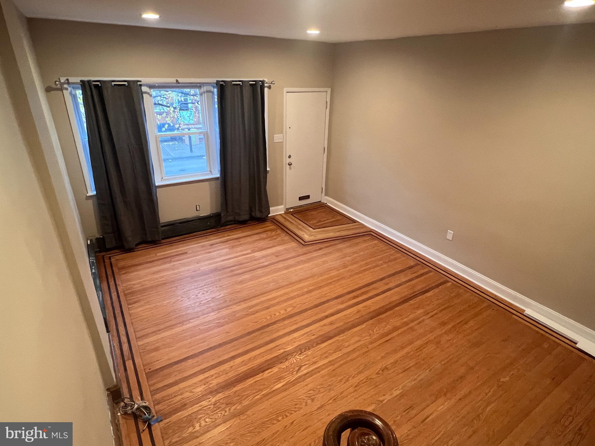 PORT RICHMOND - Residential Lease