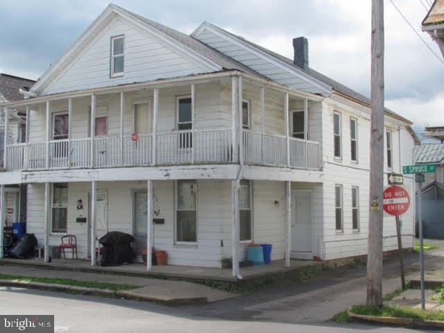 This is a real money maker. Current income provides a positive cash flow. Separate Utilities! Tenants pay water, gas heat and electric. Landlord pays sewer and refuse (less than $2,000/year). Owners have never had difficulty getting tenants. 1 tenant has been there 7 years. Come take a look and get ready to start making money!