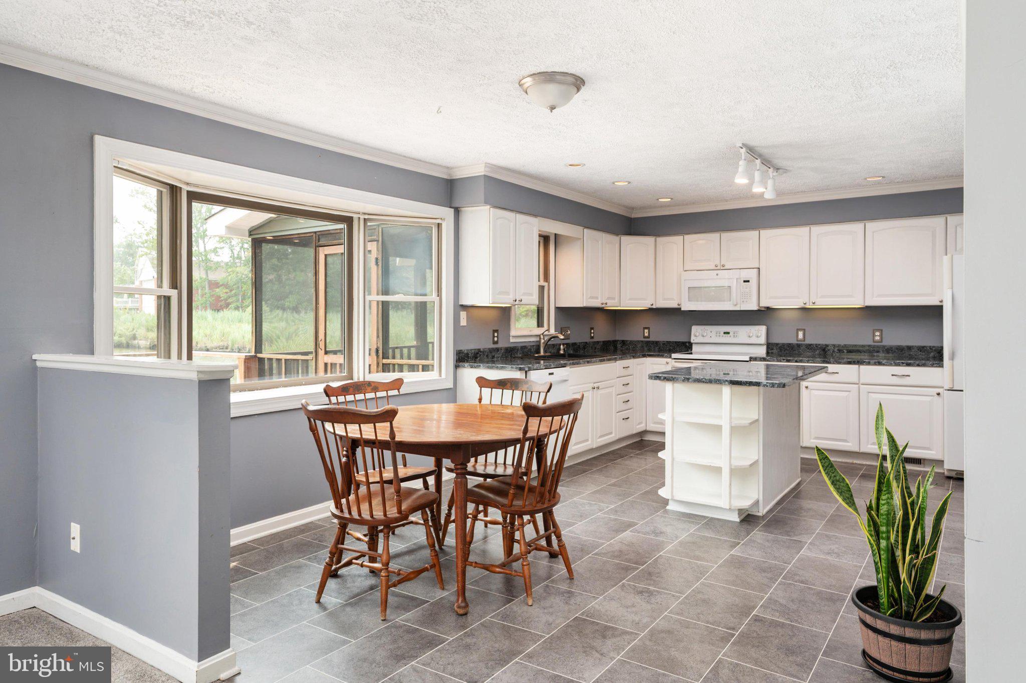 AVALON SHORES - Residential