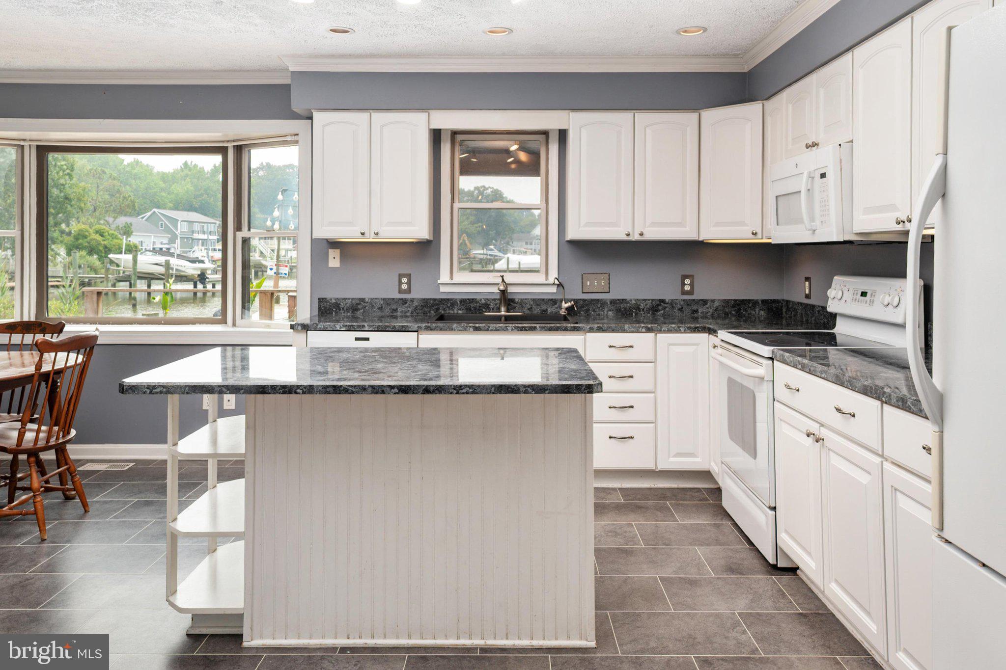 AVALON SHORES - Residential