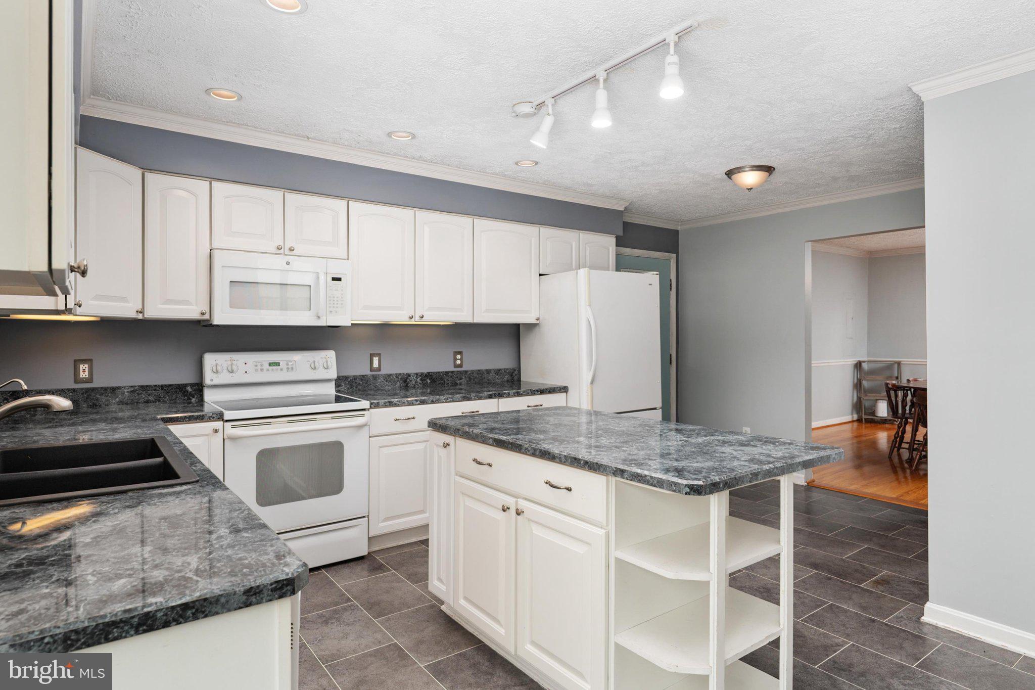 AVALON SHORES - Residential