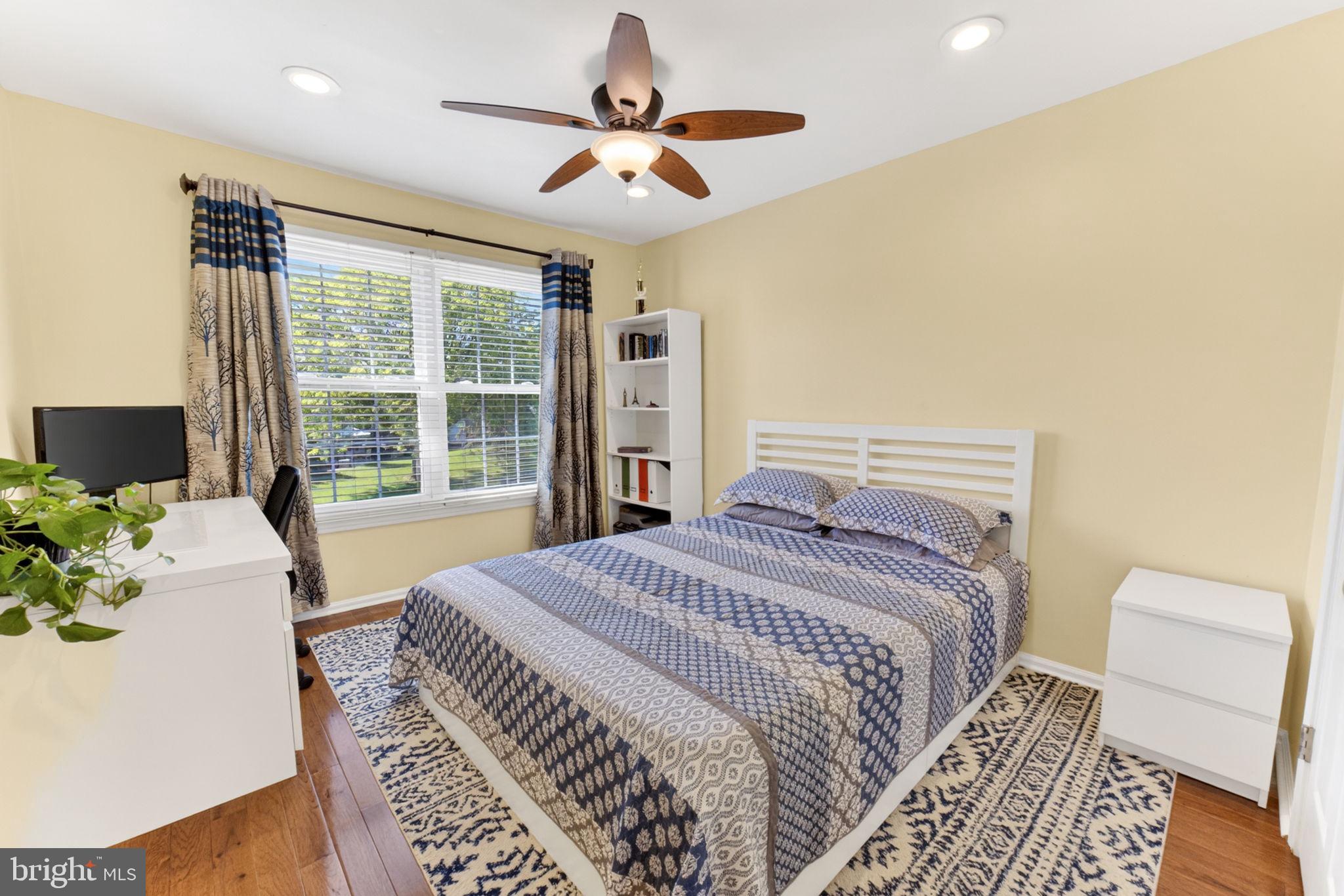 COUNTRY CROSSING - Residential