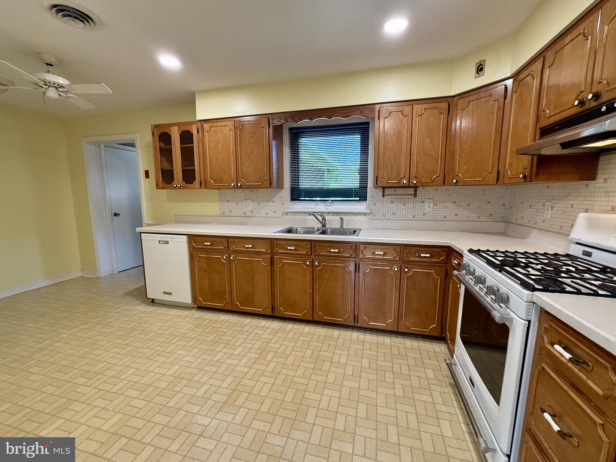 SAINT CLEMENTS SHORES - Residential