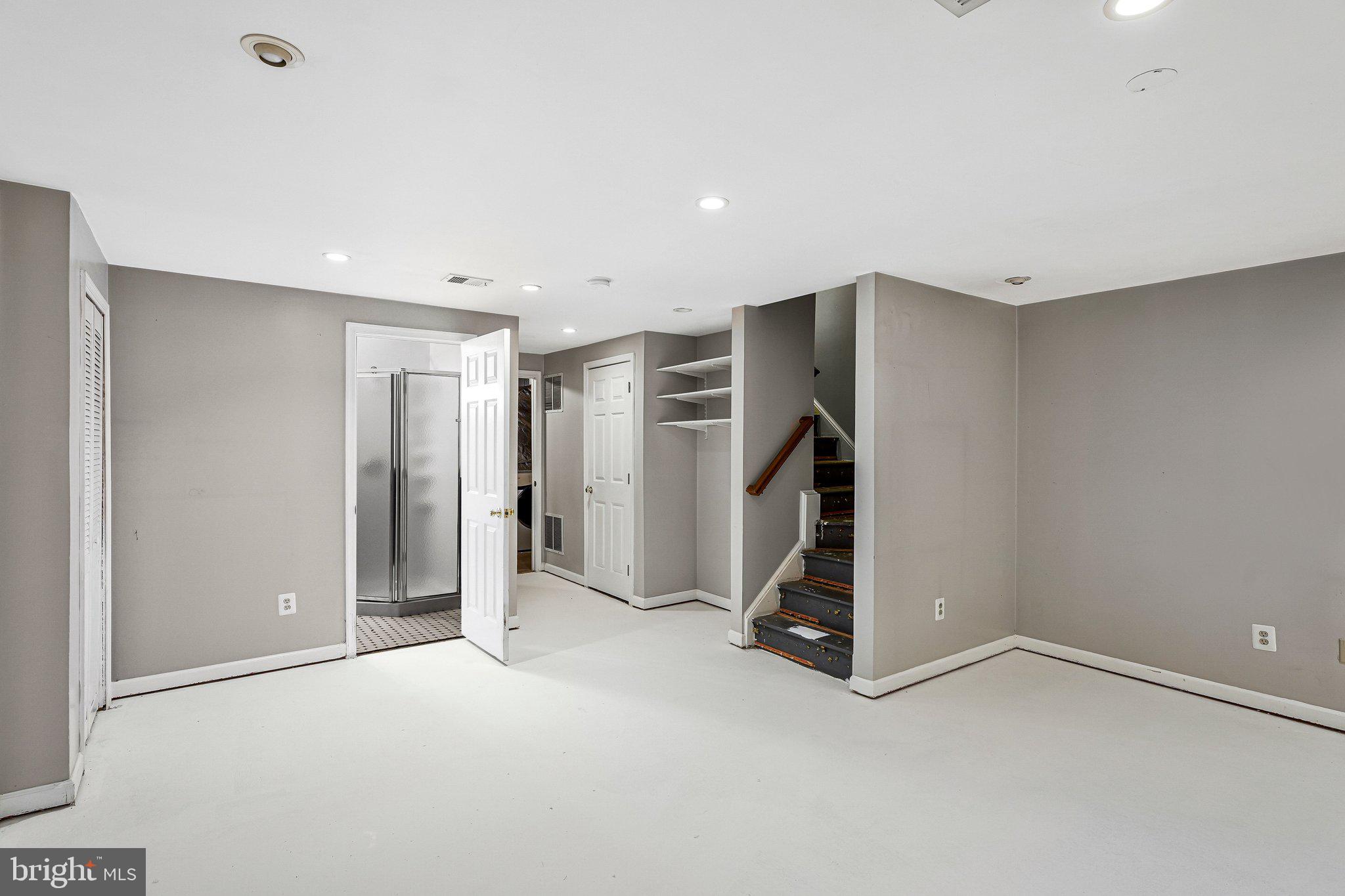 ASHBURN VILLAGE - Residential